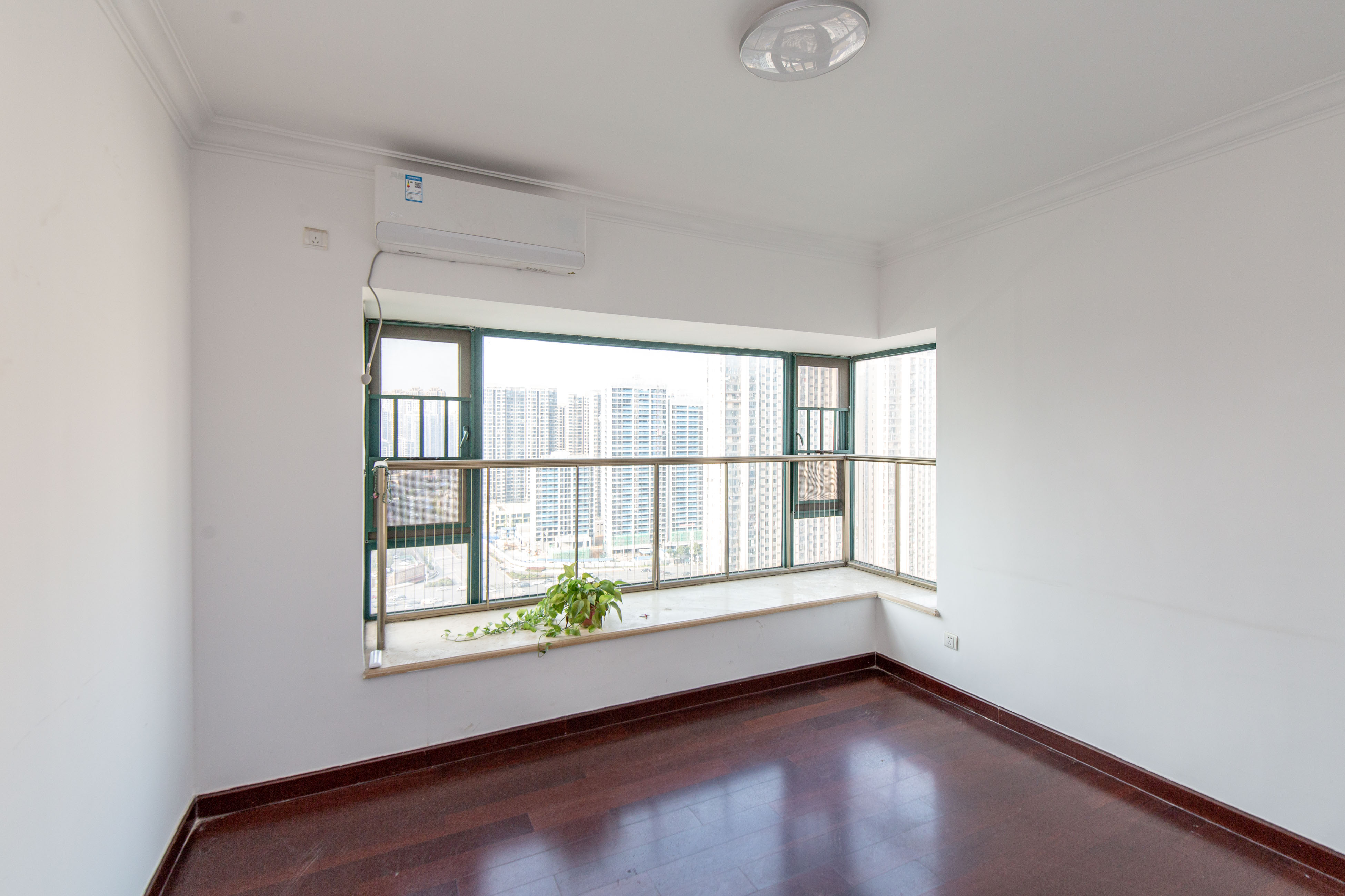 恒大绿洲  4室2厅2卫    206.8万卧室