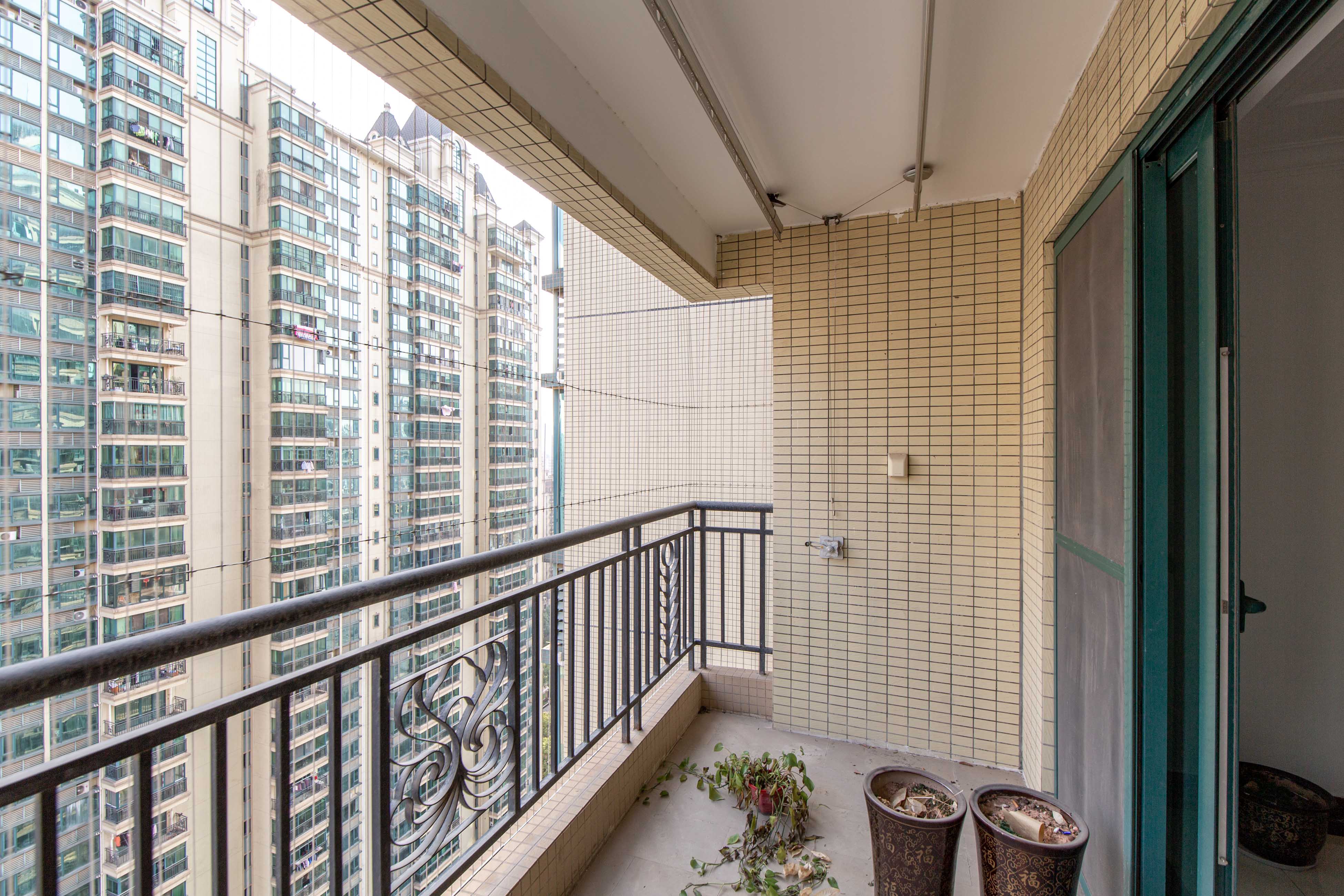 恒大绿洲  4室2厅2卫    206.8万阳台