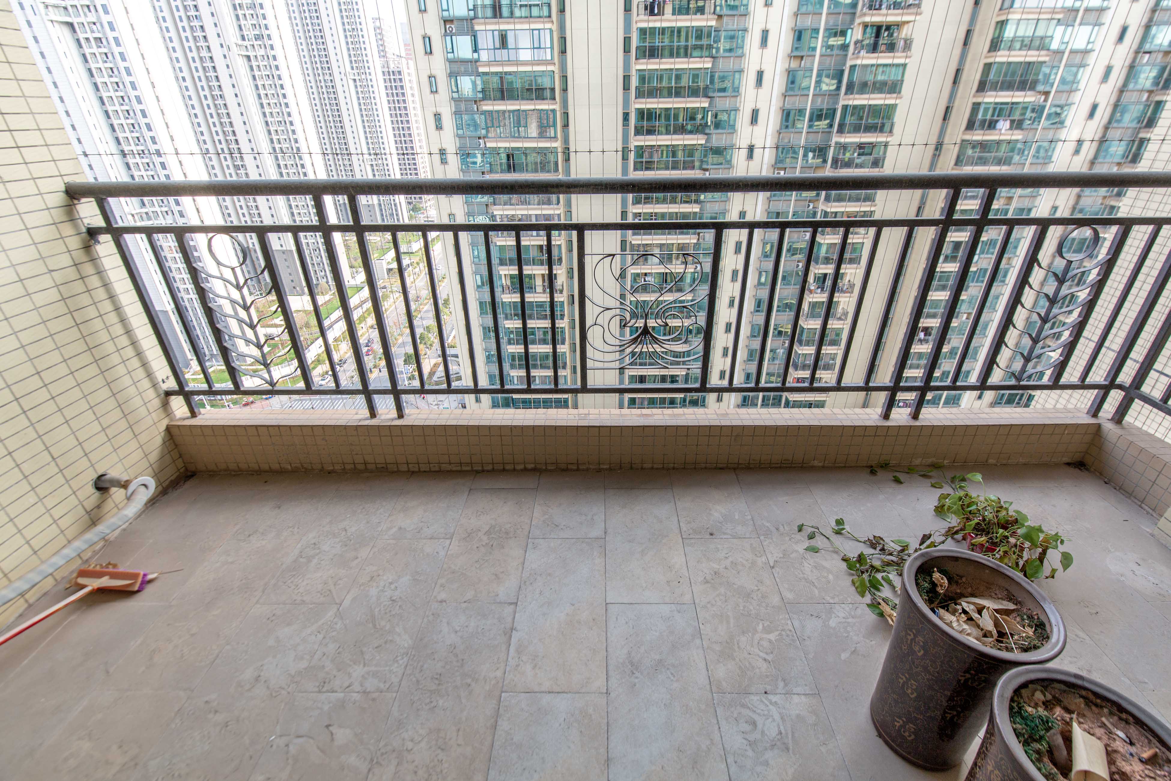 恒大绿洲  4室2厅2卫    206.8万阳台