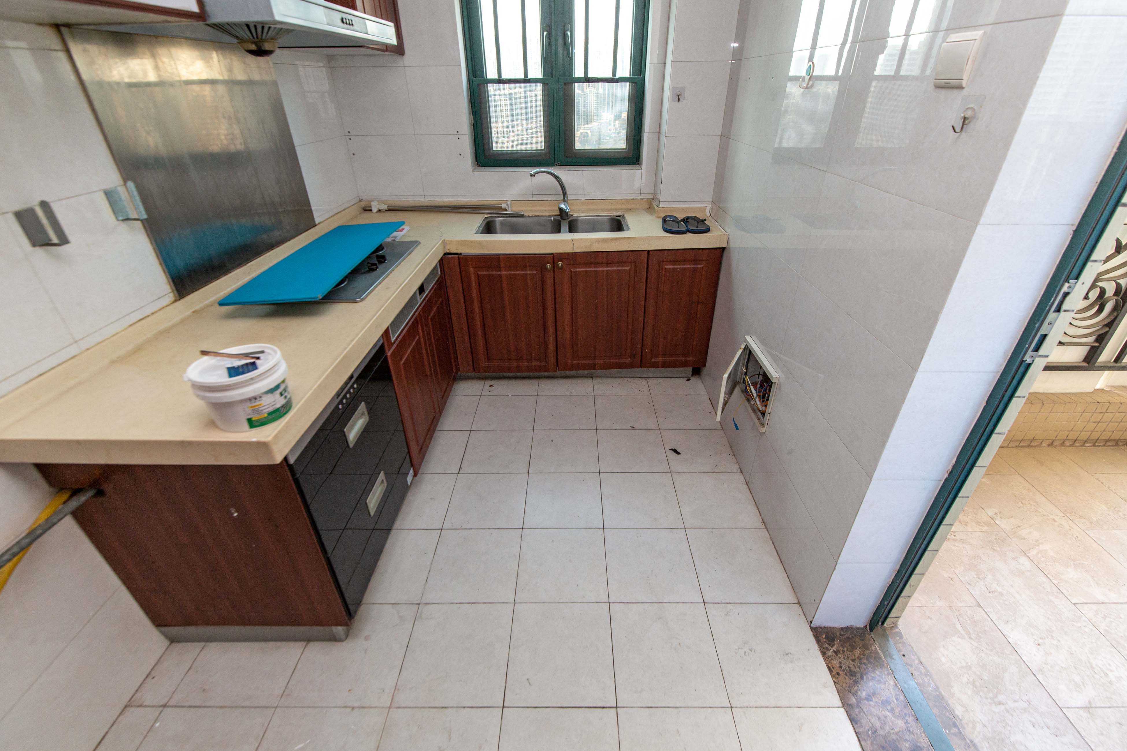 恒大绿洲  4室2厅2卫    206.8万厨房