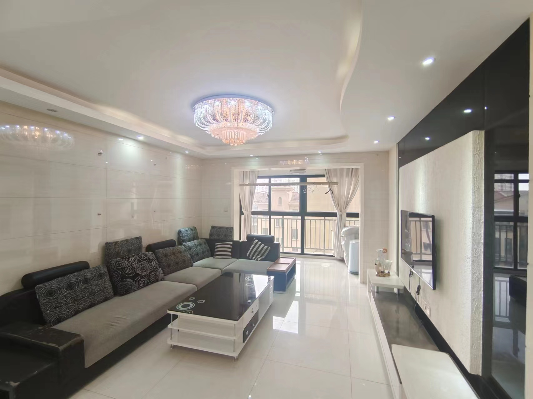 三一歌雅郡 3室2厅2卫 69.00万 三一歌雅郡 3室2厅2卫 69.00万室内图