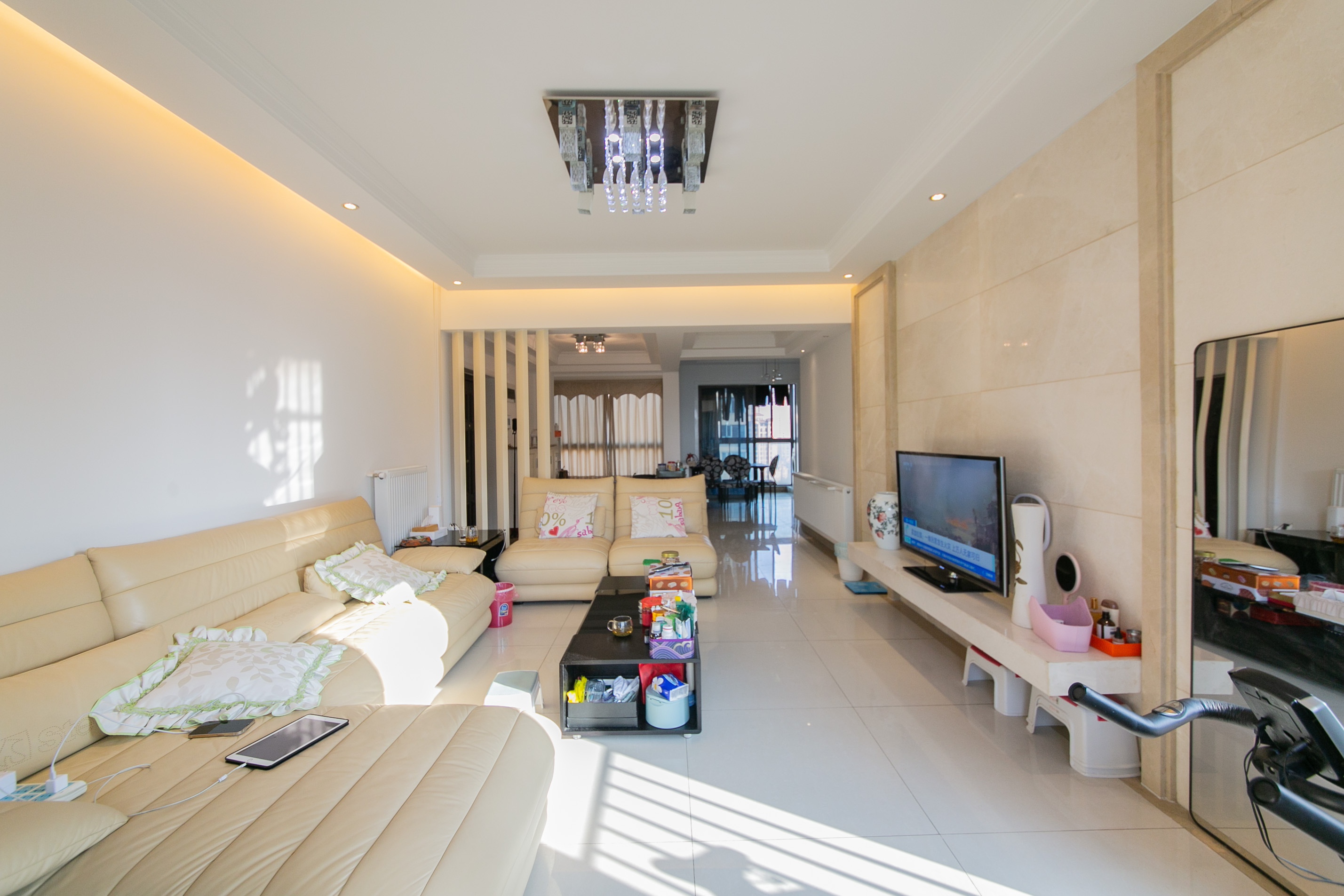 珠江花城三期锦鲤 4室2厅2卫 140.0万 珠江花城三期锦鲤 4室2厅2卫 140.0万客厅