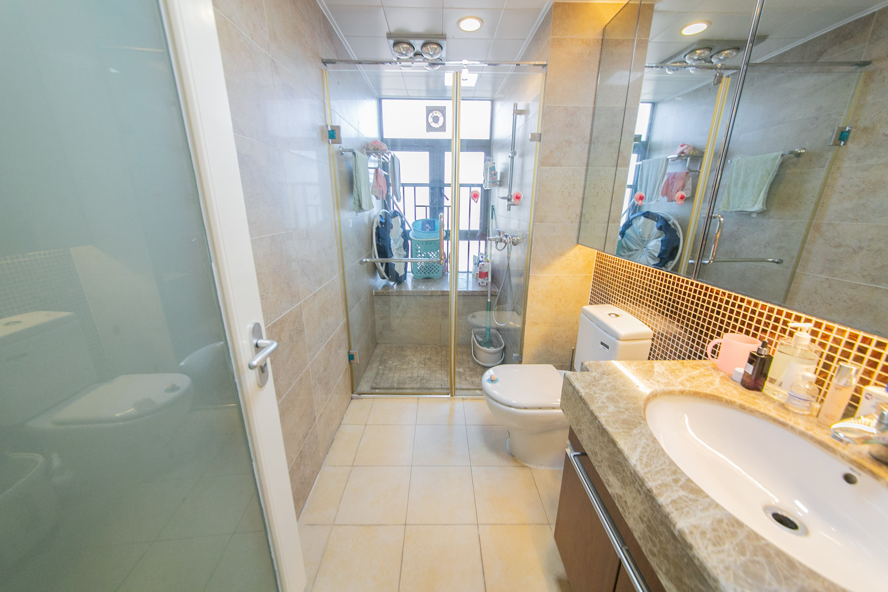 珠江花城三期锦鲤 4室2厅2卫 140.0万 珠江花城三期锦鲤 4室2厅2卫 140.0万卫生间