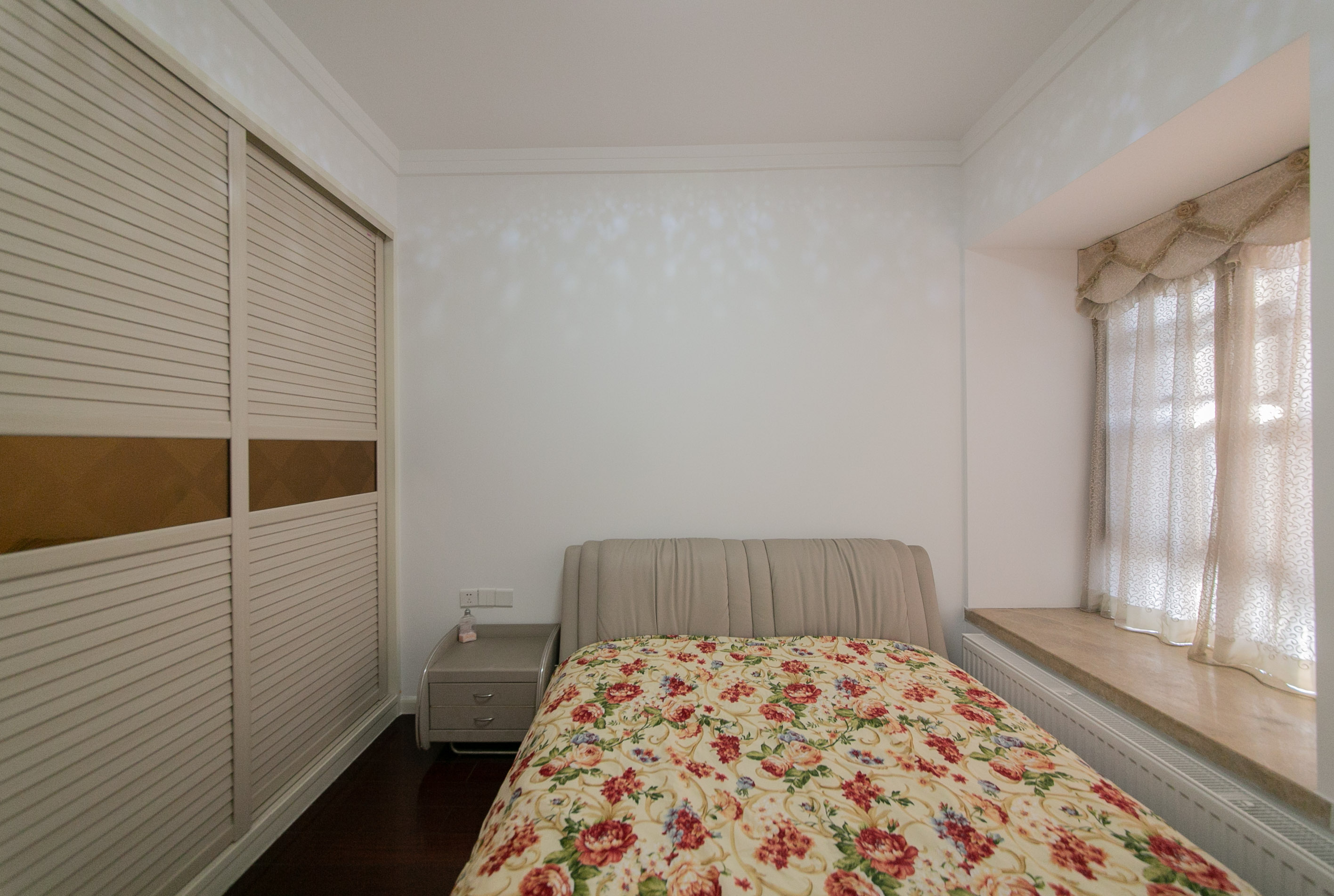 珠江花城三期锦鲤 4室2厅2卫 140.0万 珠江花城三期锦鲤 4室2厅2卫 140.0万卧室