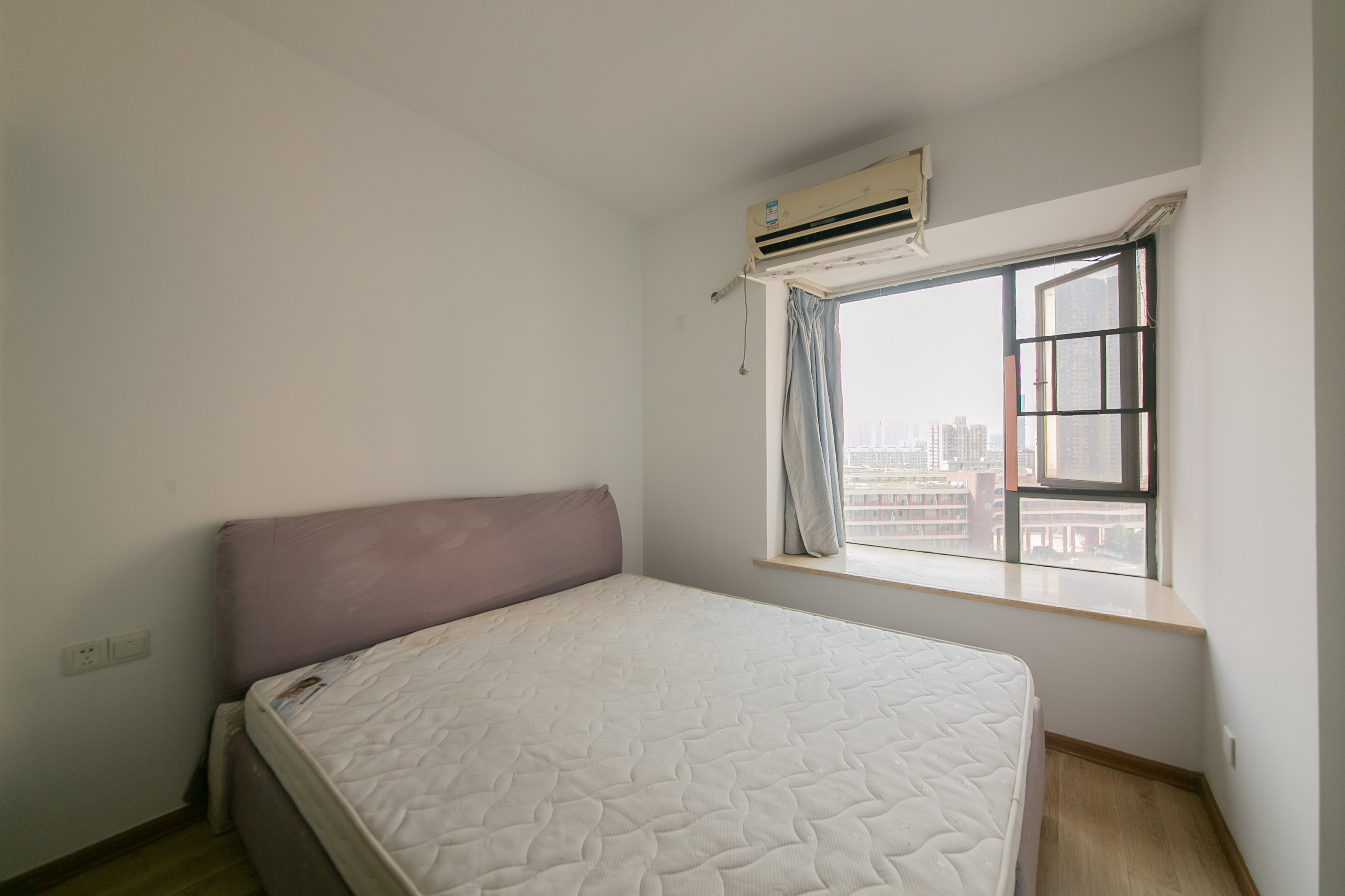 滨江君悦香邸  2室2厅1卫    100.0万卧室