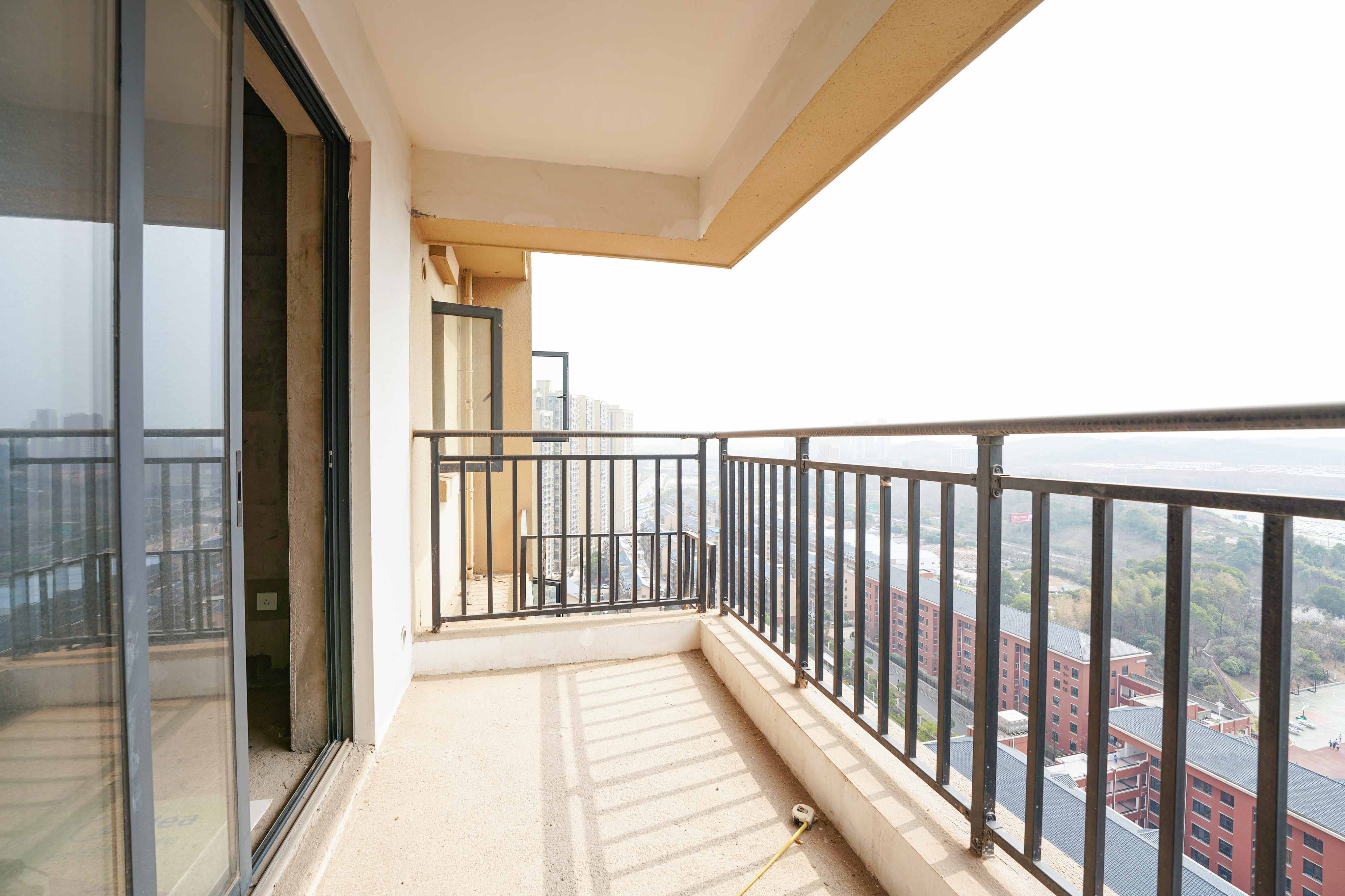 中建嘉和城  3室2厅1卫   81.00万阳台
