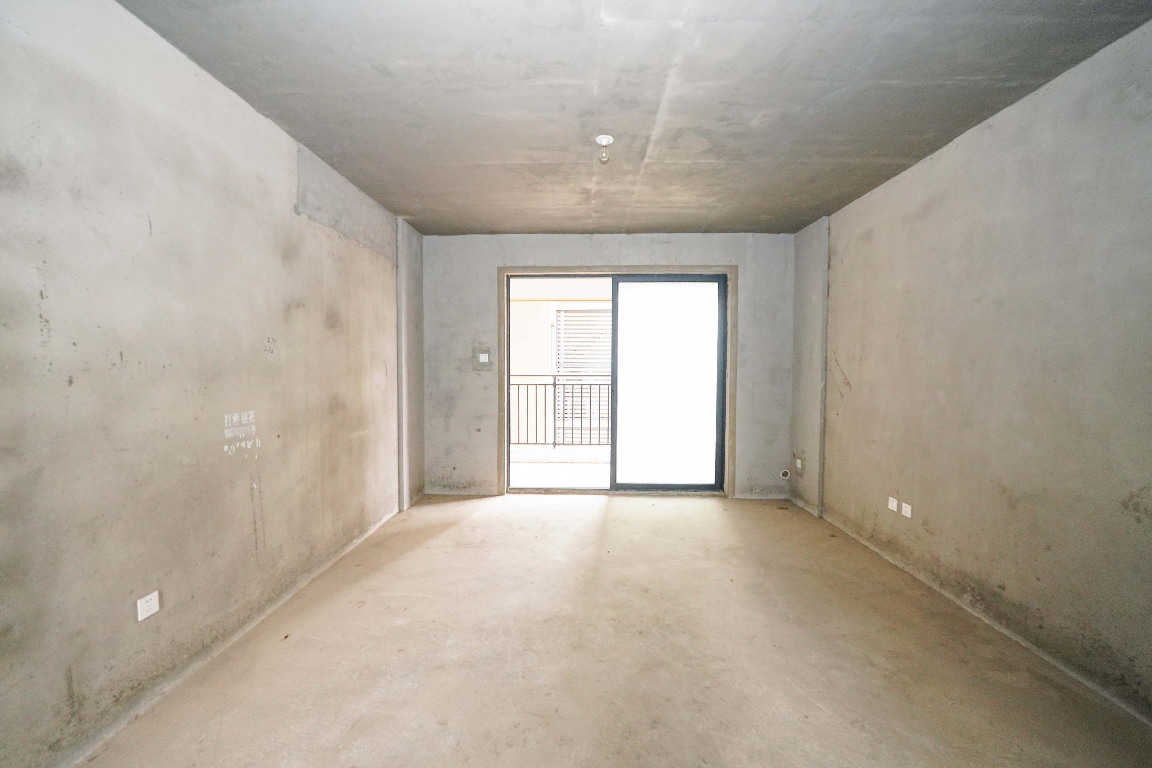 中建嘉和城  3室2厅2卫   90.00万客厅