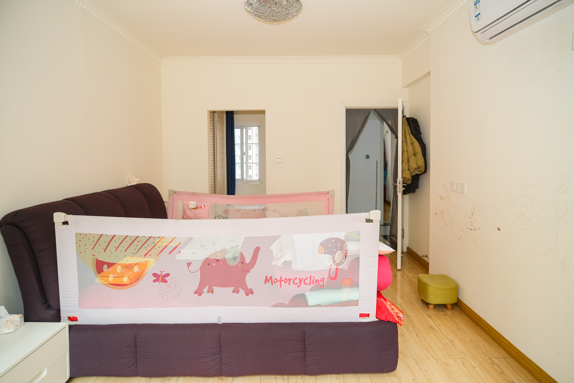 山水湾 4室2厅1卫 80.00万 山水湾 4室2厅1卫 80.00万卧室