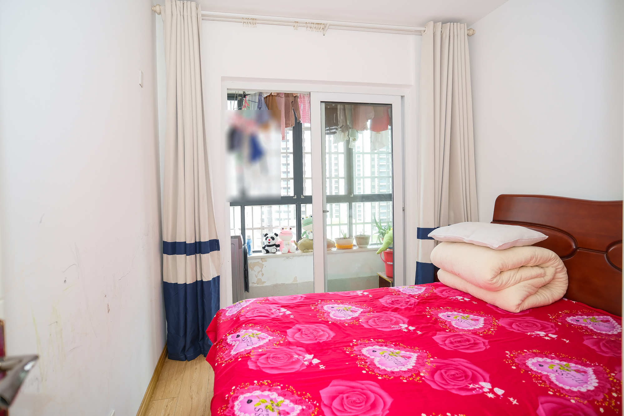 山水湾 4室2厅1卫 80.00万 山水湾 4室2厅1卫 80.00万卧室