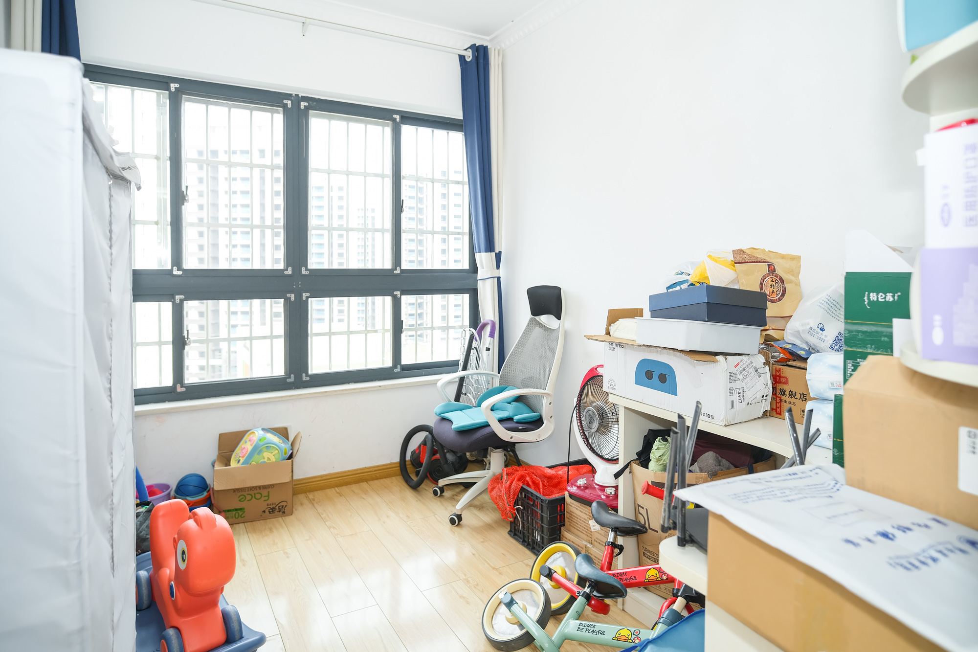 山水湾 4室2厅1卫 80.00万 山水湾 4室2厅1卫 80.00万卧室