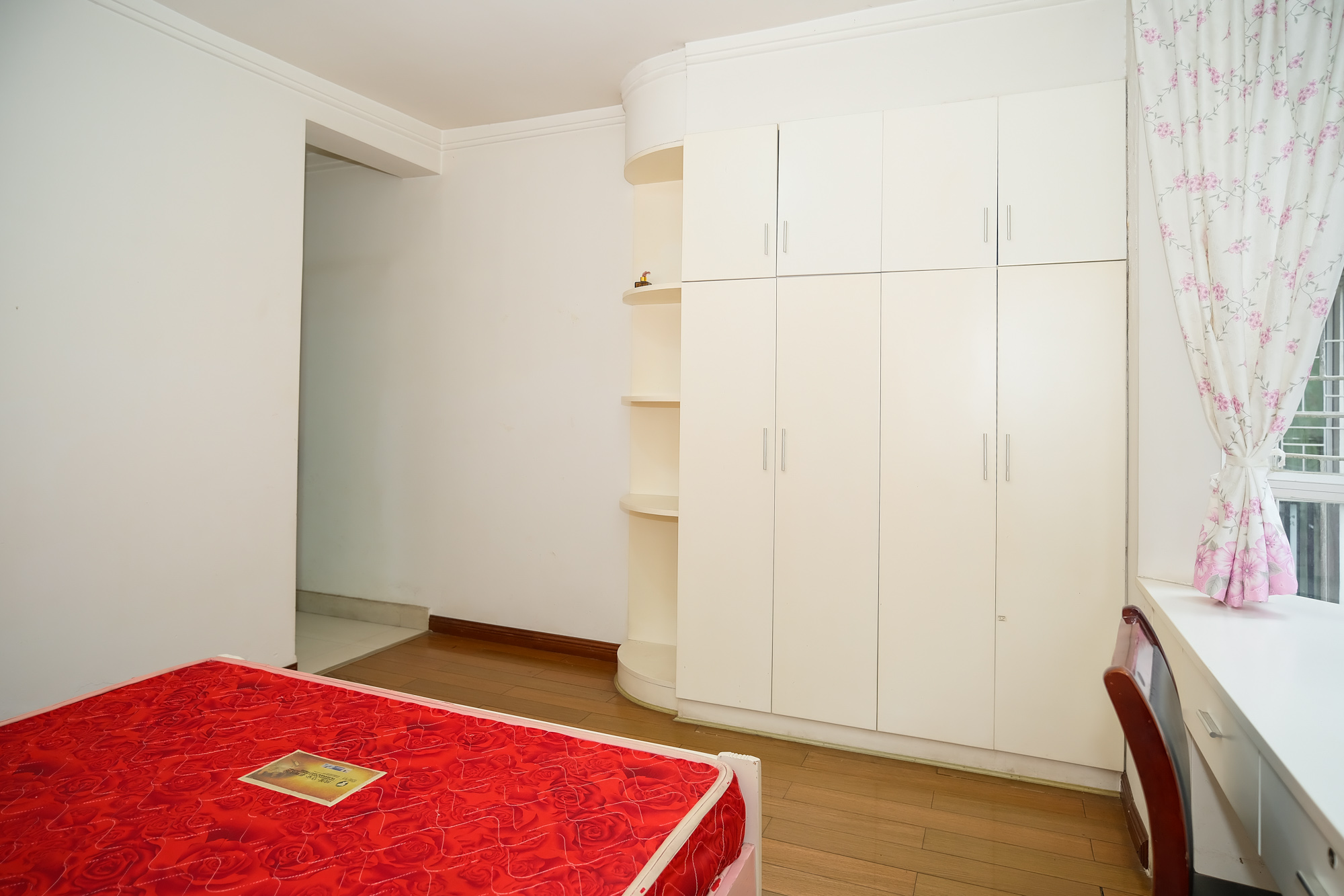 山水人家三期 4室2厅2卫 78.00万 山水人家三期 4室2厅2卫 78.00万卧室