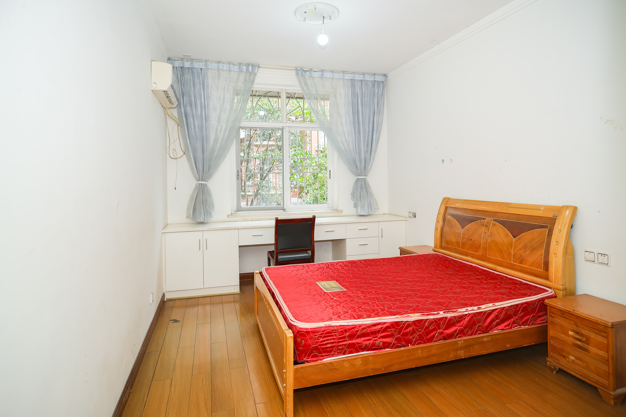 山水人家三期 4室2厅2卫 78.00万 山水人家三期 4室2厅2卫 78.00万卧室