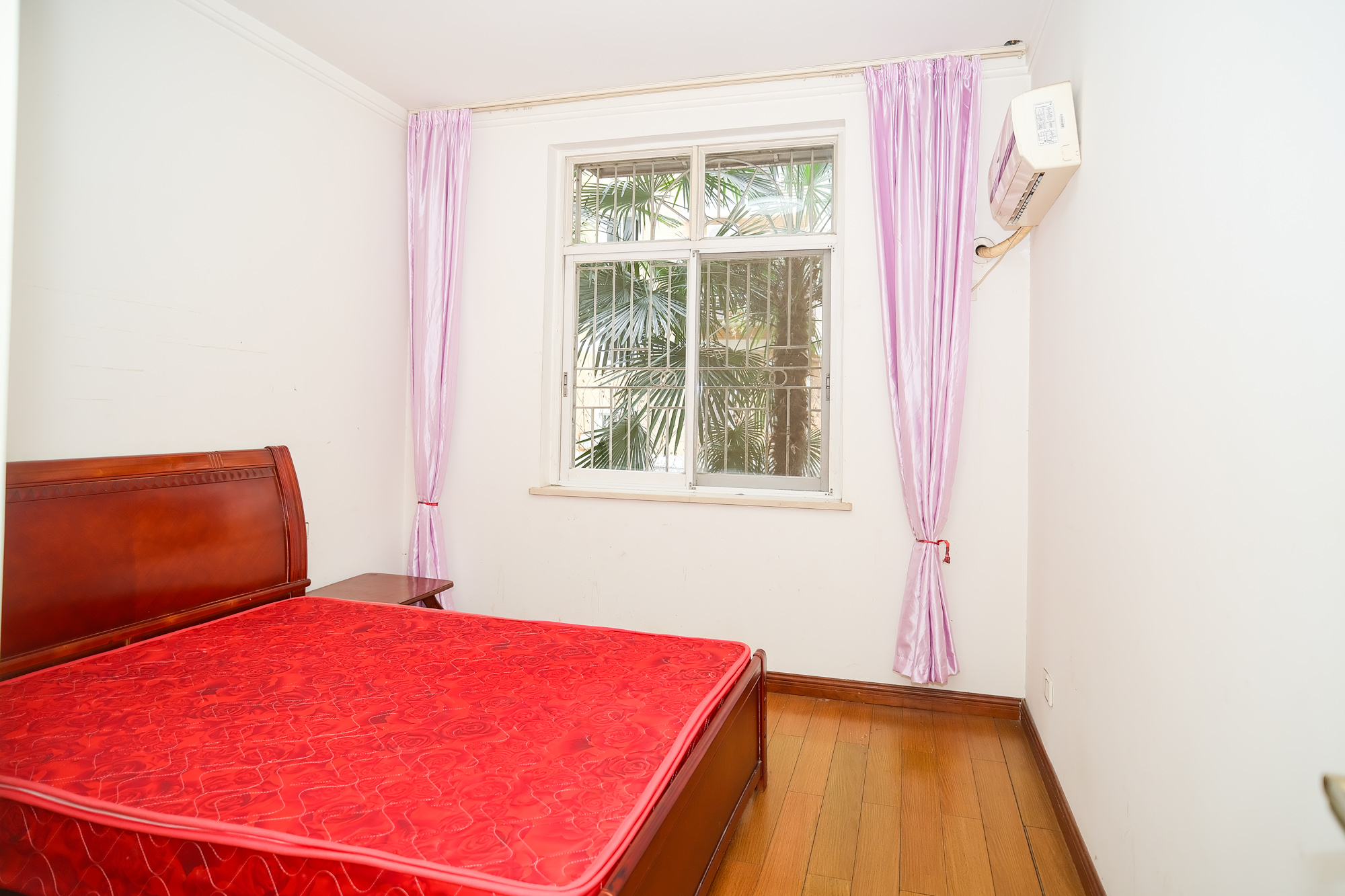 山水人家三期 4室2厅2卫 78.00万 山水人家三期 4室2厅2卫 78.00万卧室