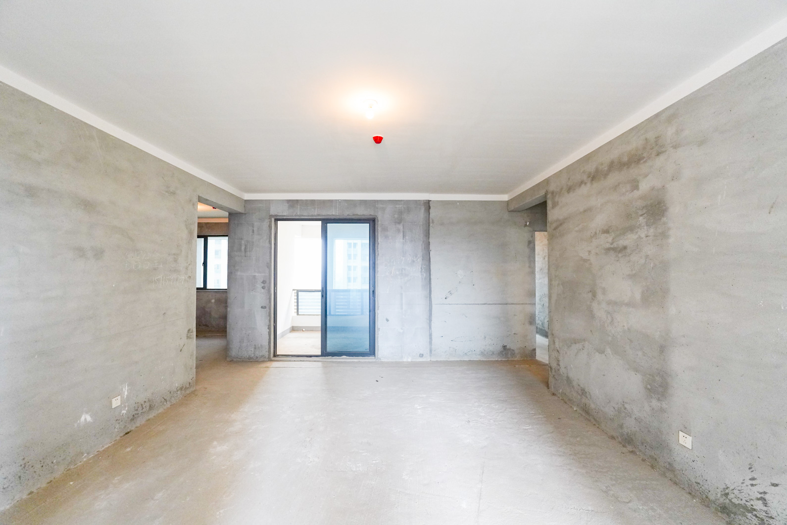 长房半岛蓝湾(观山月)  4室2厅2卫    138.8万 长房半岛蓝湾(观山月)  4室2厅2卫    138.8万客厅