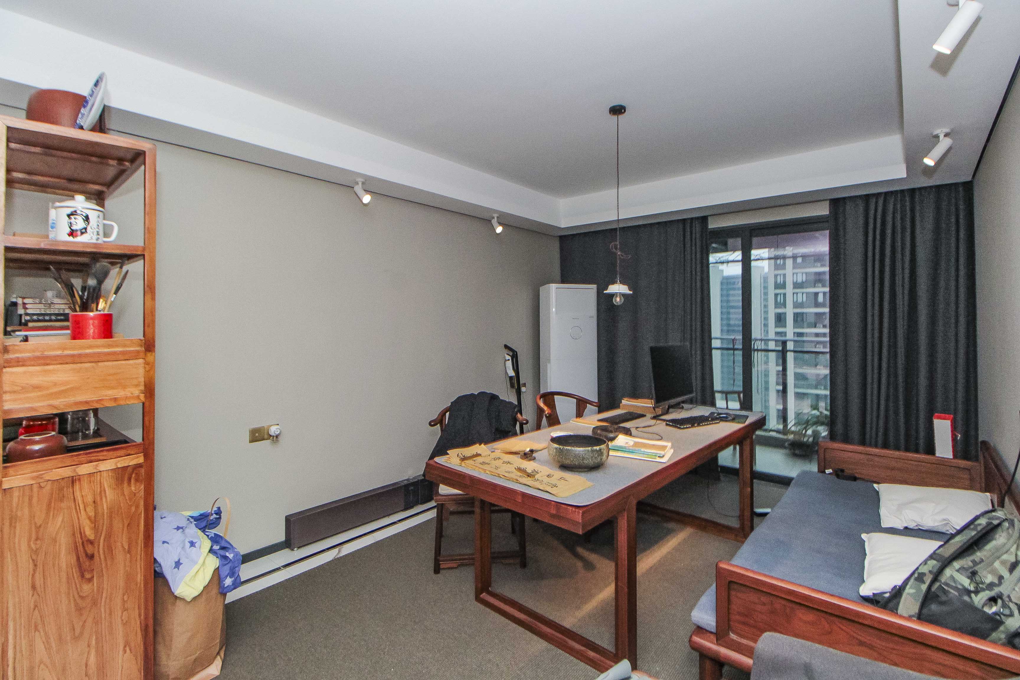 中海阅麓山一期 3室2厅2卫 135.0万 中海阅麓山一期 3室2厅2卫 135.0万客厅