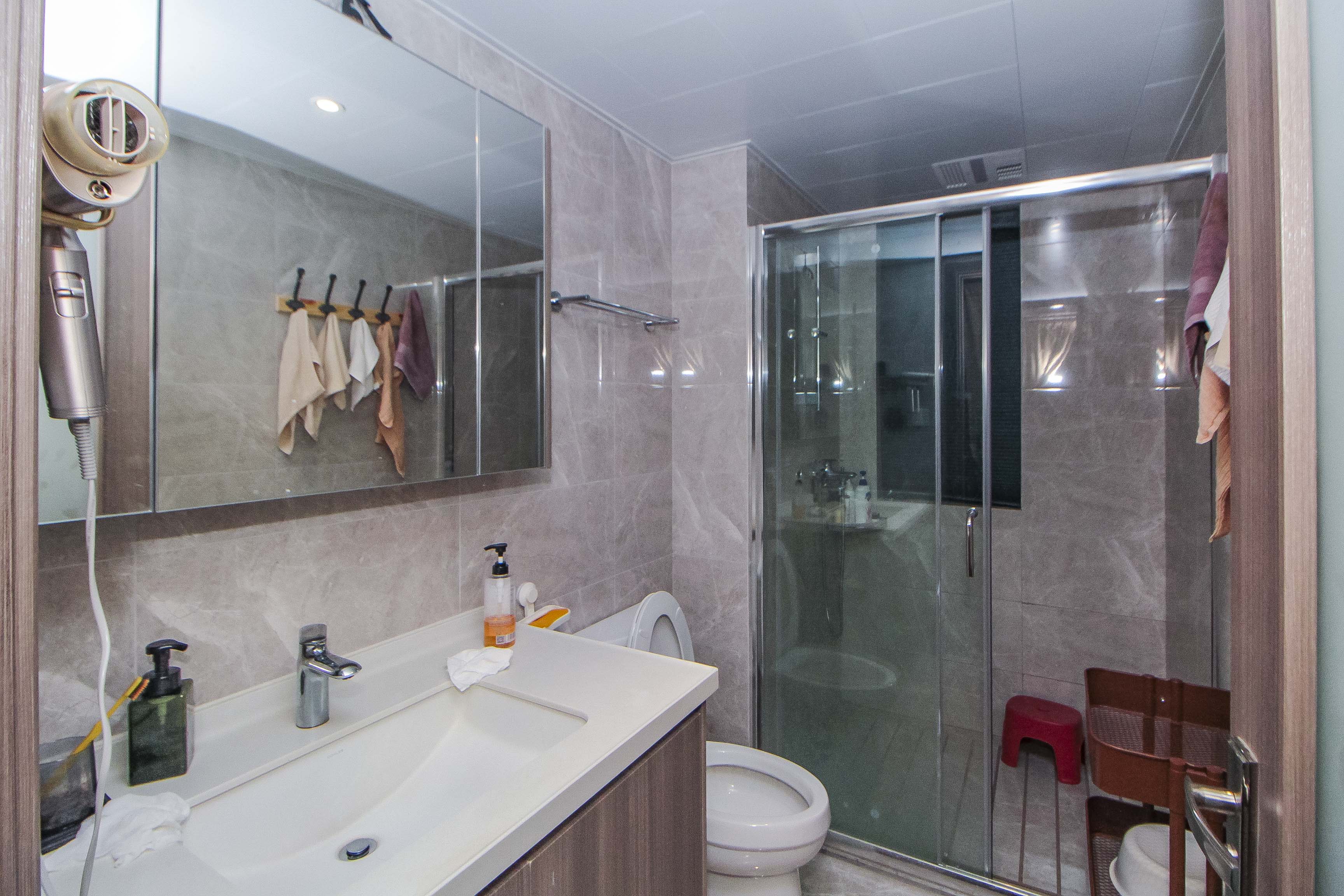 中海阅麓山一期 3室2厅2卫 135.0万 中海阅麓山一期 3室2厅2卫 135.0万卫生间