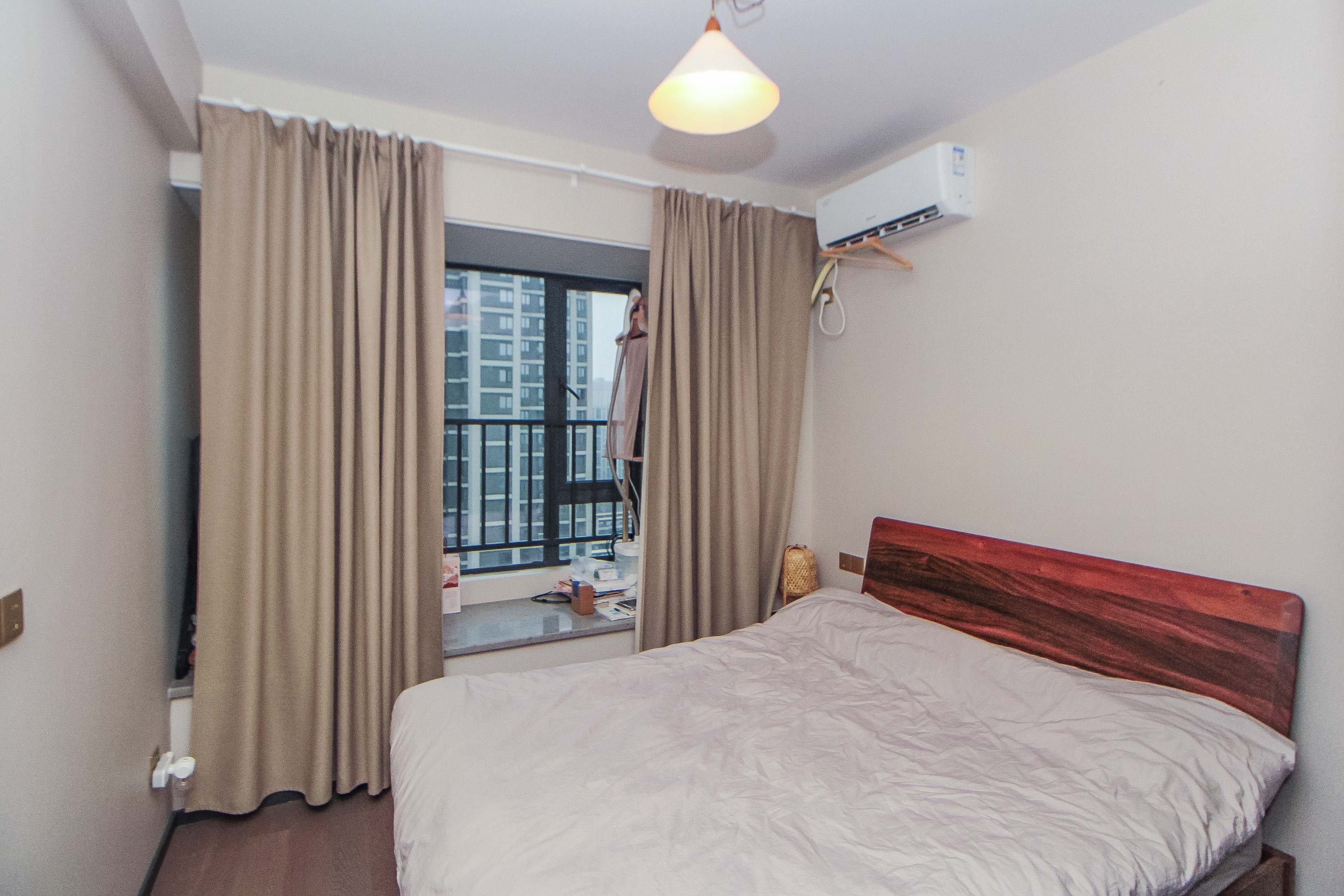 中海阅麓山一期 3室2厅2卫 135.0万 中海阅麓山一期 3室2厅2卫 135.0万卧室