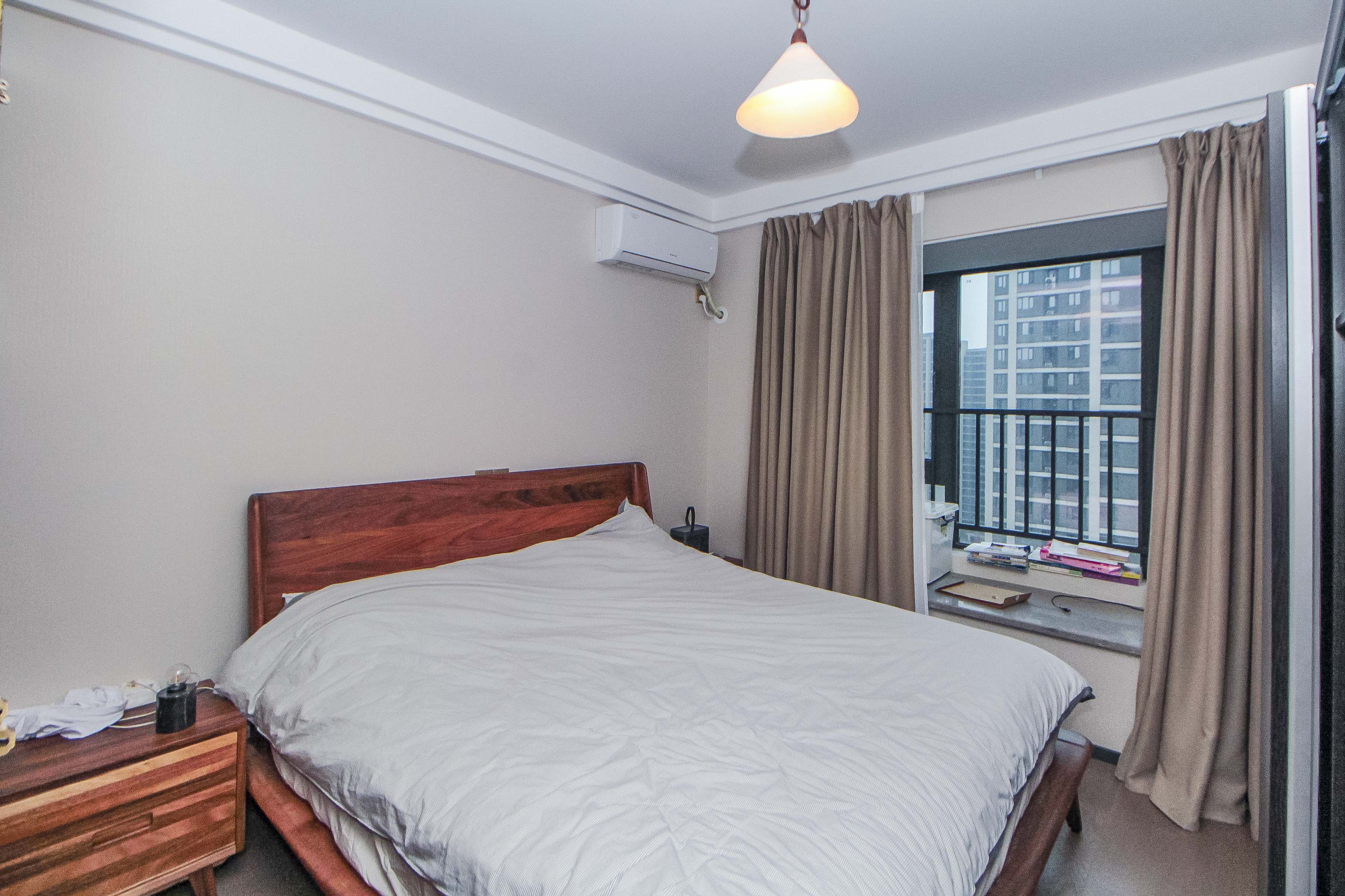 中海阅麓山一期 3室2厅2卫 135.0万 中海阅麓山一期 3室2厅2卫 135.0万卧室