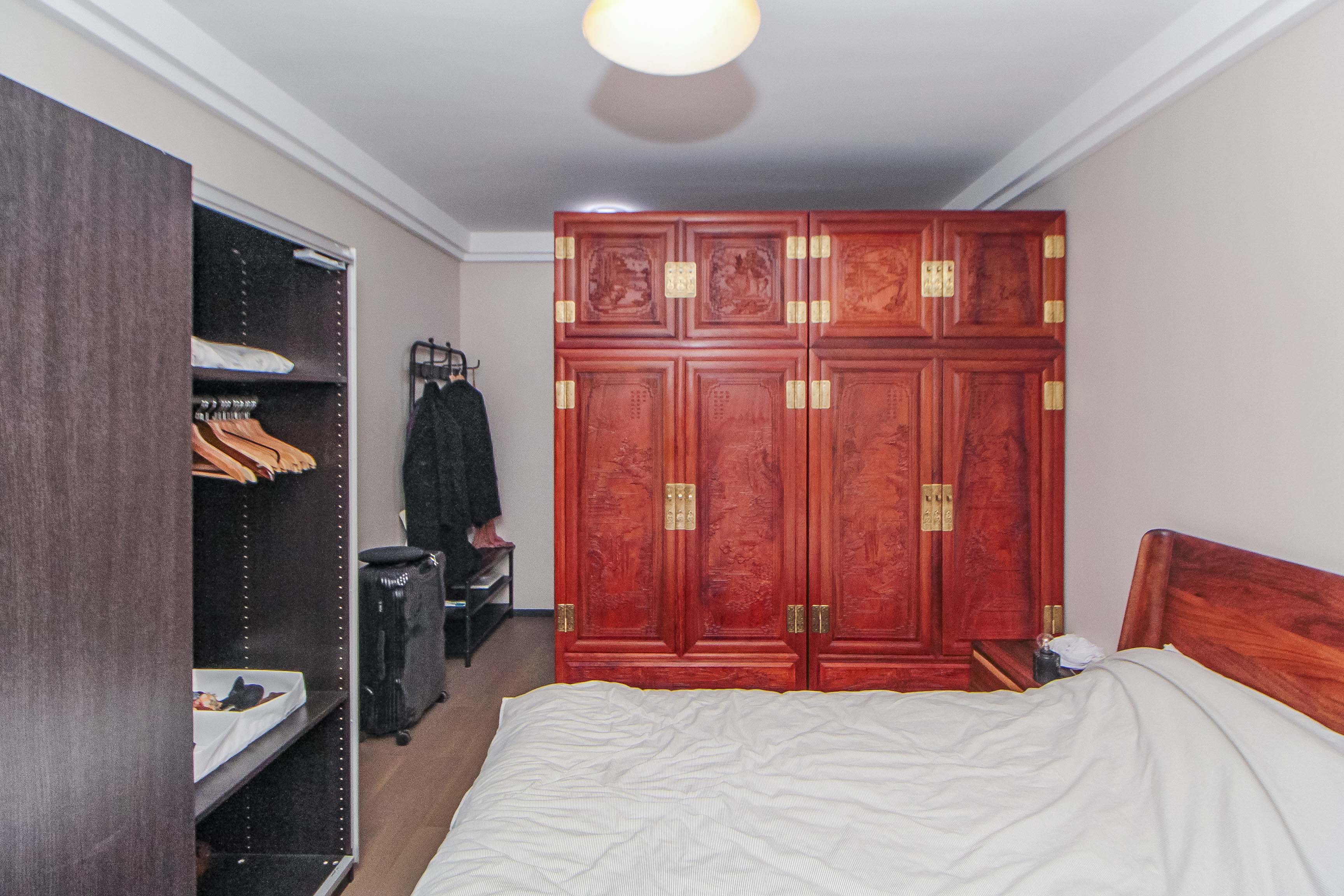 中海阅麓山一期 3室2厅2卫 135.0万 中海阅麓山一期 3室2厅2卫 135.0万卧室