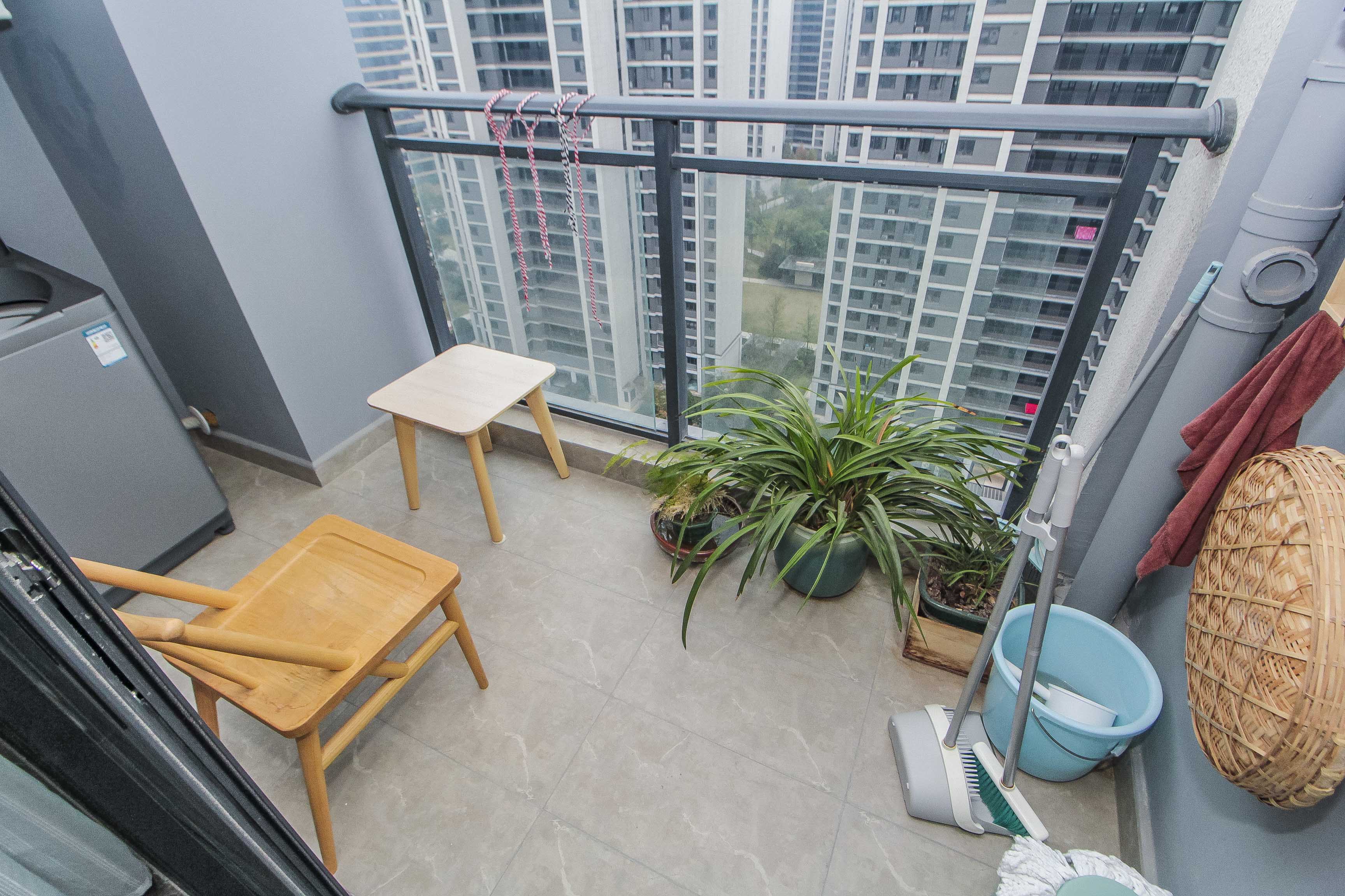 中海阅麓山一期 3室2厅2卫 135.0万 中海阅麓山一期 3室2厅2卫 135.0万阳台