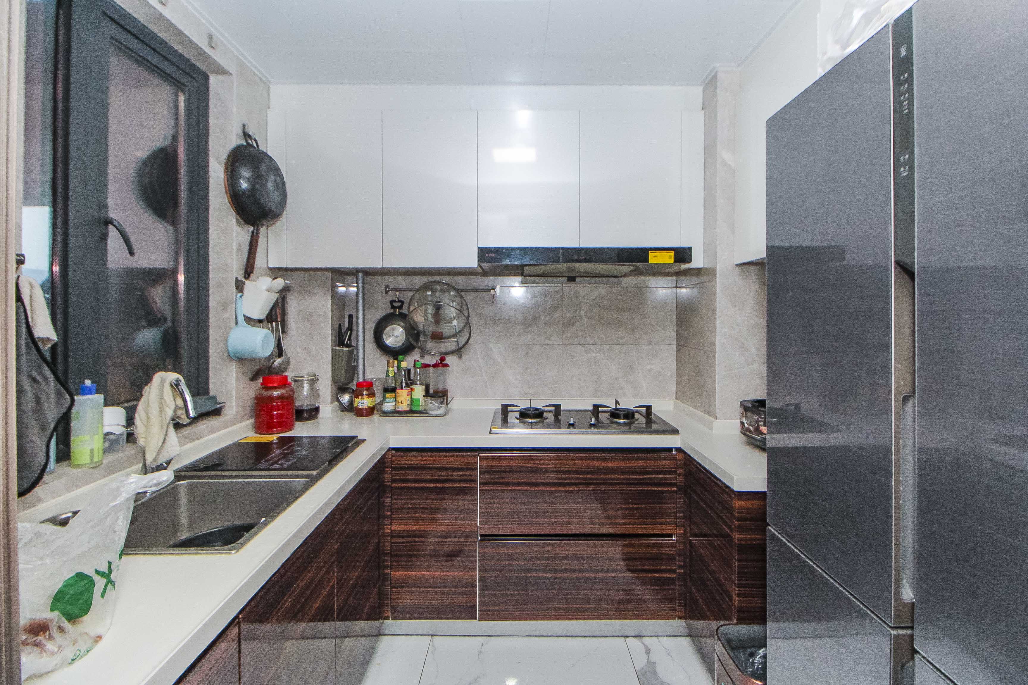 中海阅麓山一期 3室2厅2卫 135.0万 中海阅麓山一期 3室2厅2卫 135.0万厨房