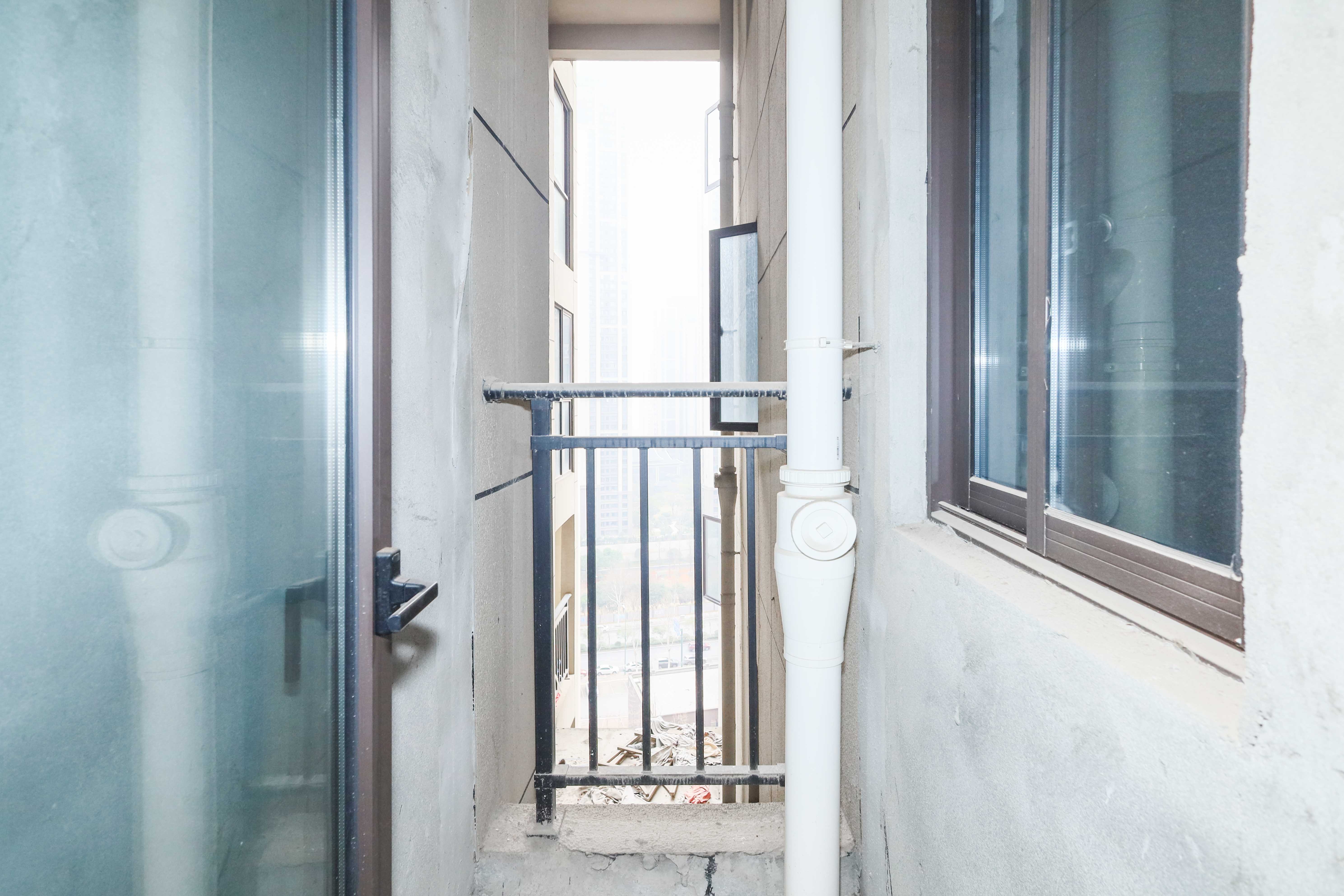 中国铁建梅溪青秀二期  3室2厅2卫    141.0万阳台