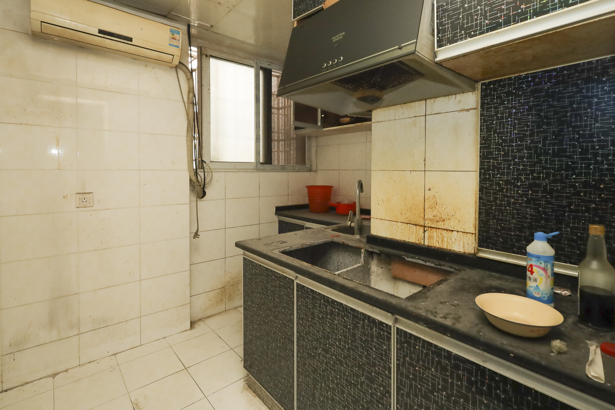 星蓝湾  4室2厅1卫    115.0万厨房