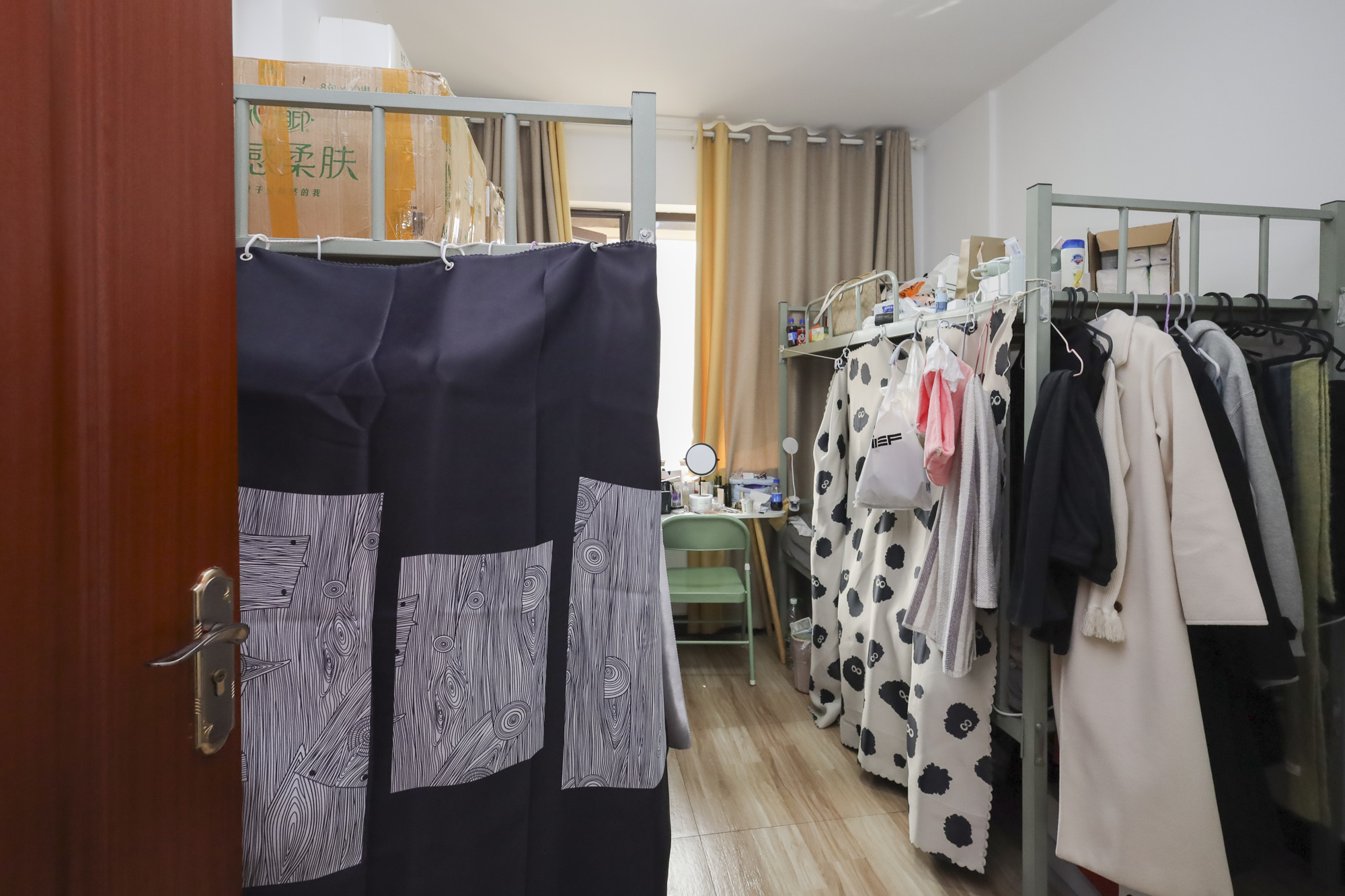 中铁西江悦一期  4室2厅2卫   152.00万卧室