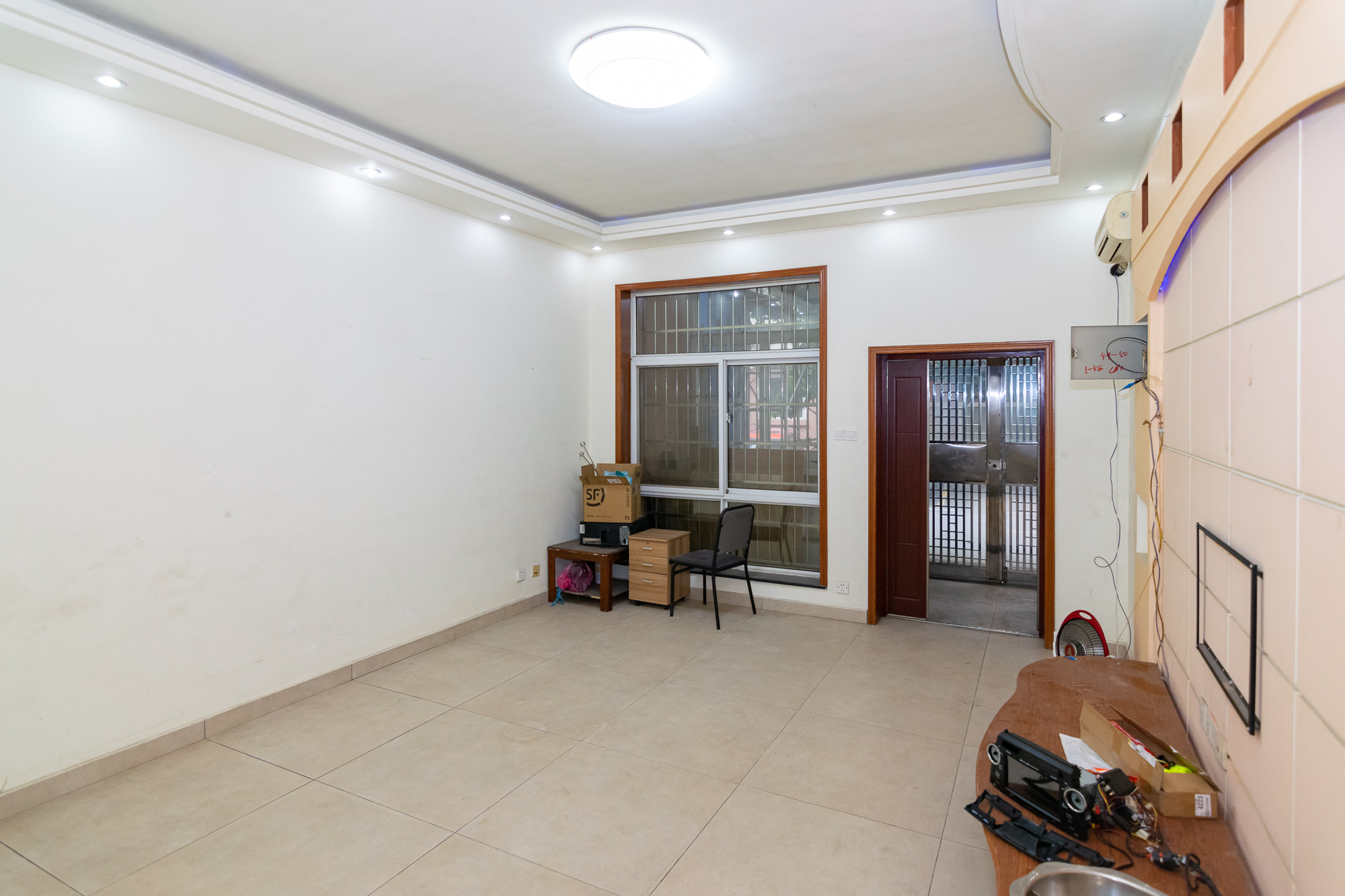 湘路家园 7室2厅3卫 286.00万 湘路家园 7室2厅3卫 286.00万客厅