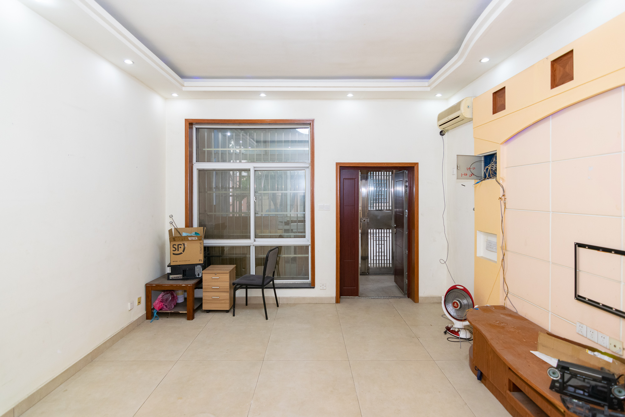 湘路家园 7室2厅3卫 286.00万 湘路家园 7室2厅3卫 286.00万客厅