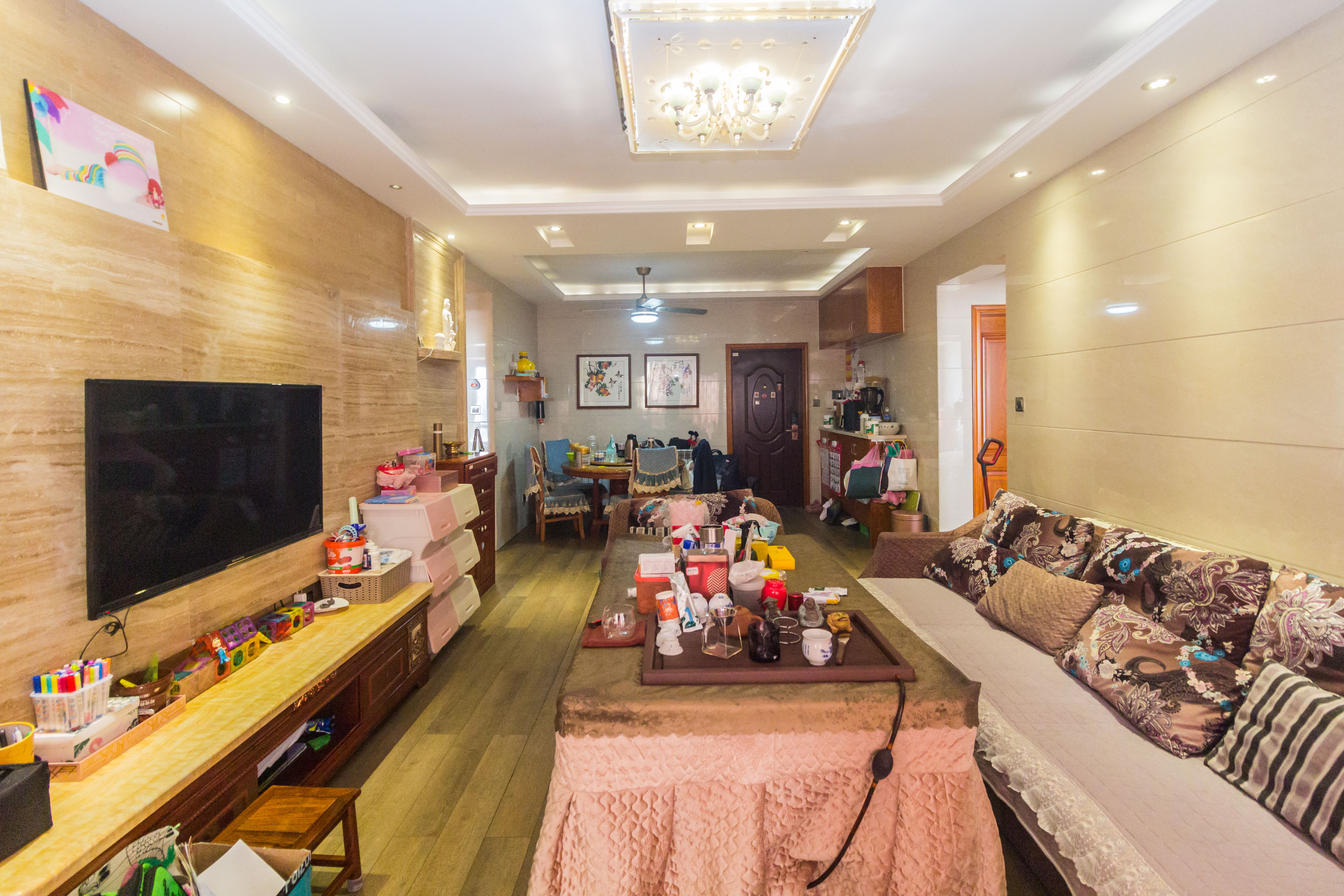 旭辉华庭 3室2厅2卫 86.80万 旭辉华庭 3室2厅2卫 86.80万客厅