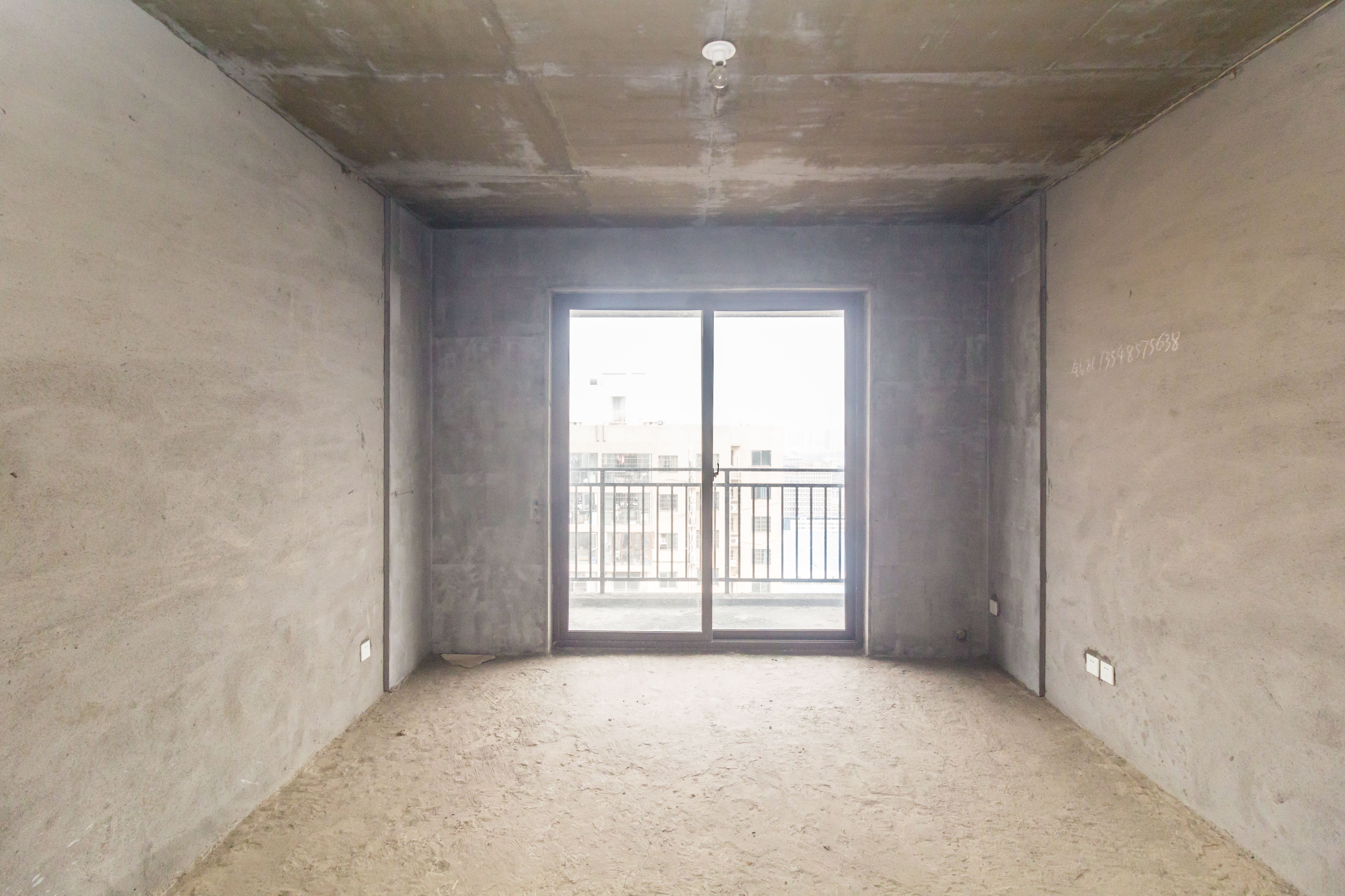 豪都新天地 4室2厅2卫 64.80万 豪都新天地 4室2厅2卫 64.80万客厅