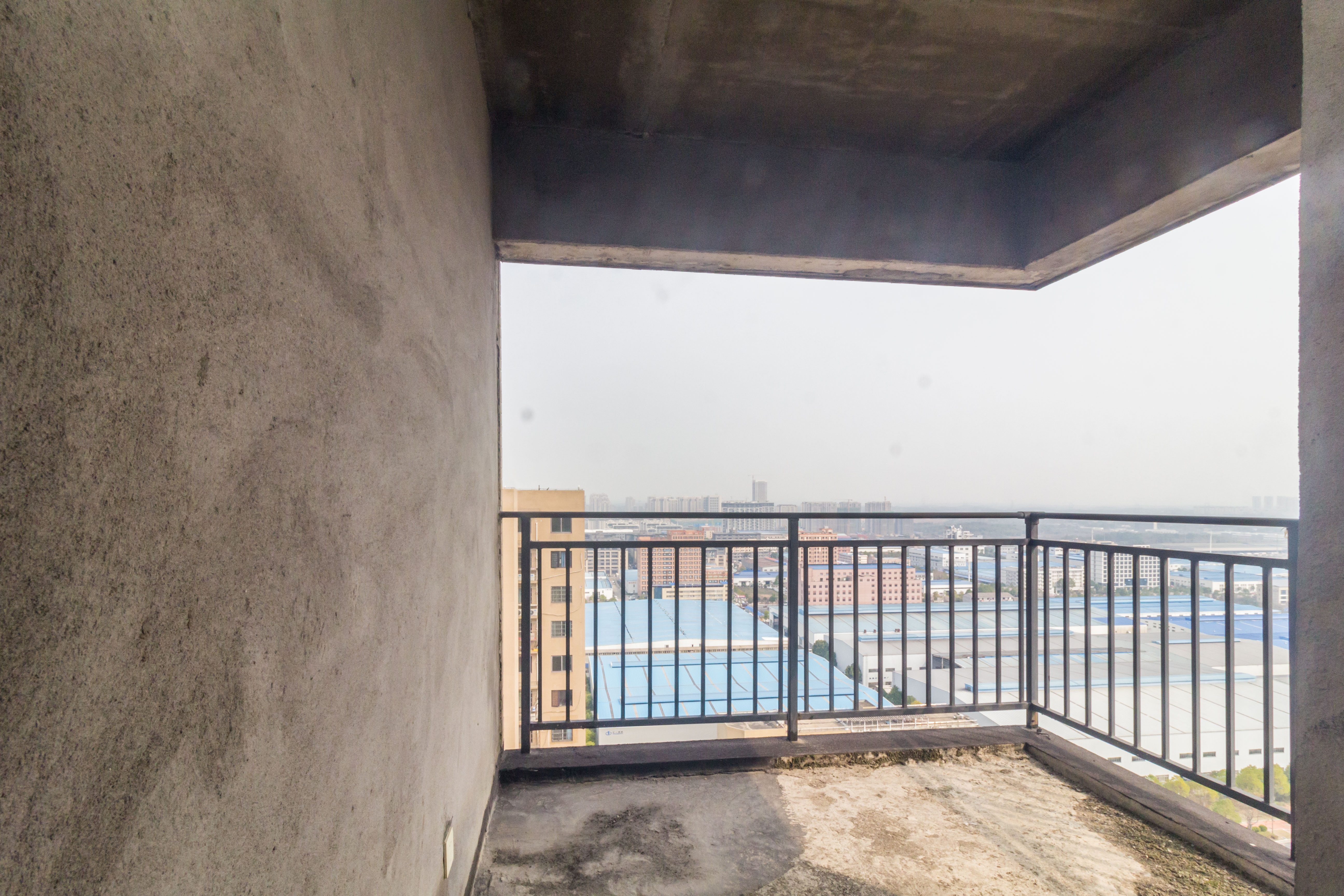 豪都新天地  4室2厅2卫   64.80万阳台