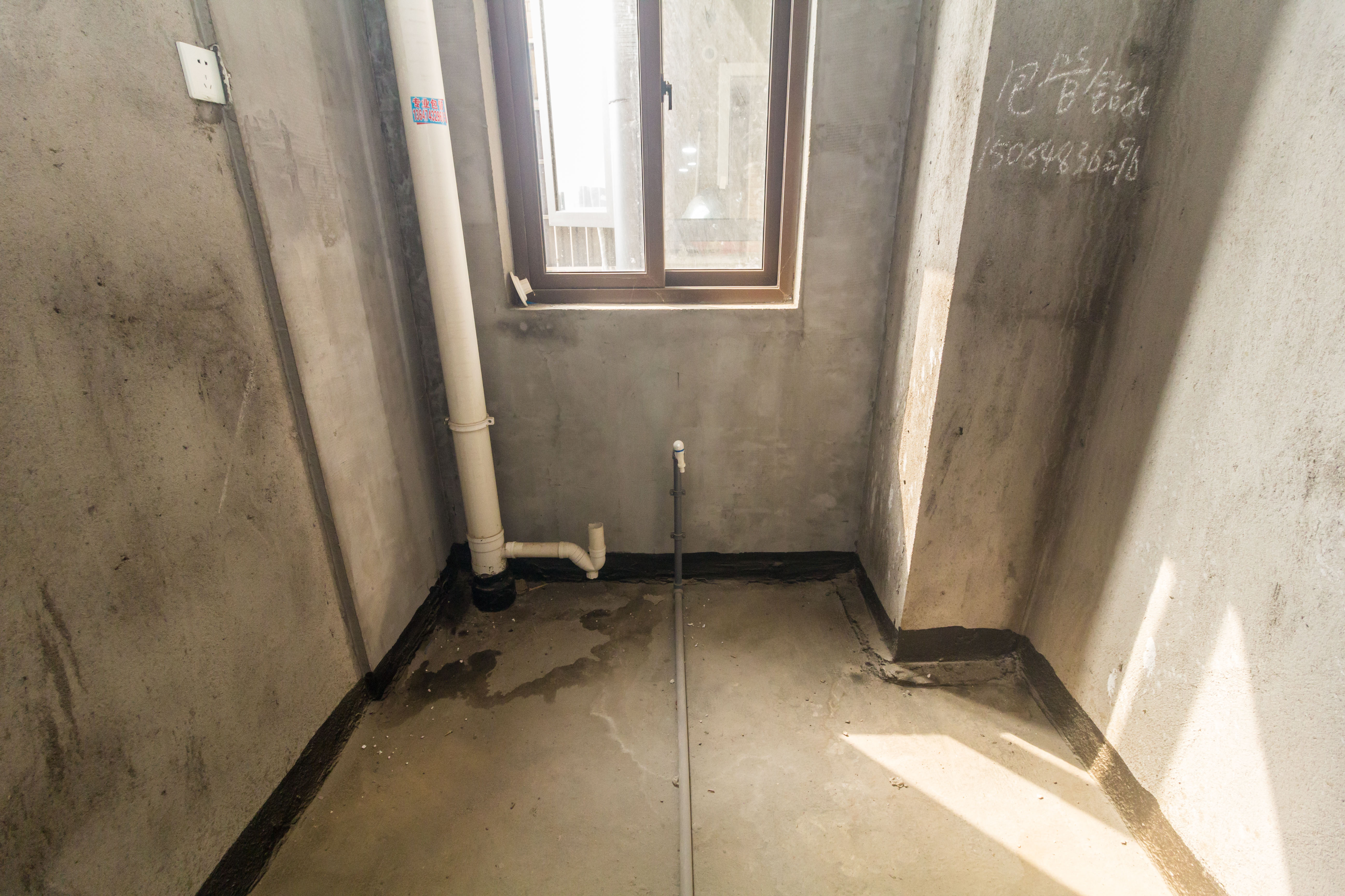 豪都新天地  4室2厅2卫   64.80万厨房