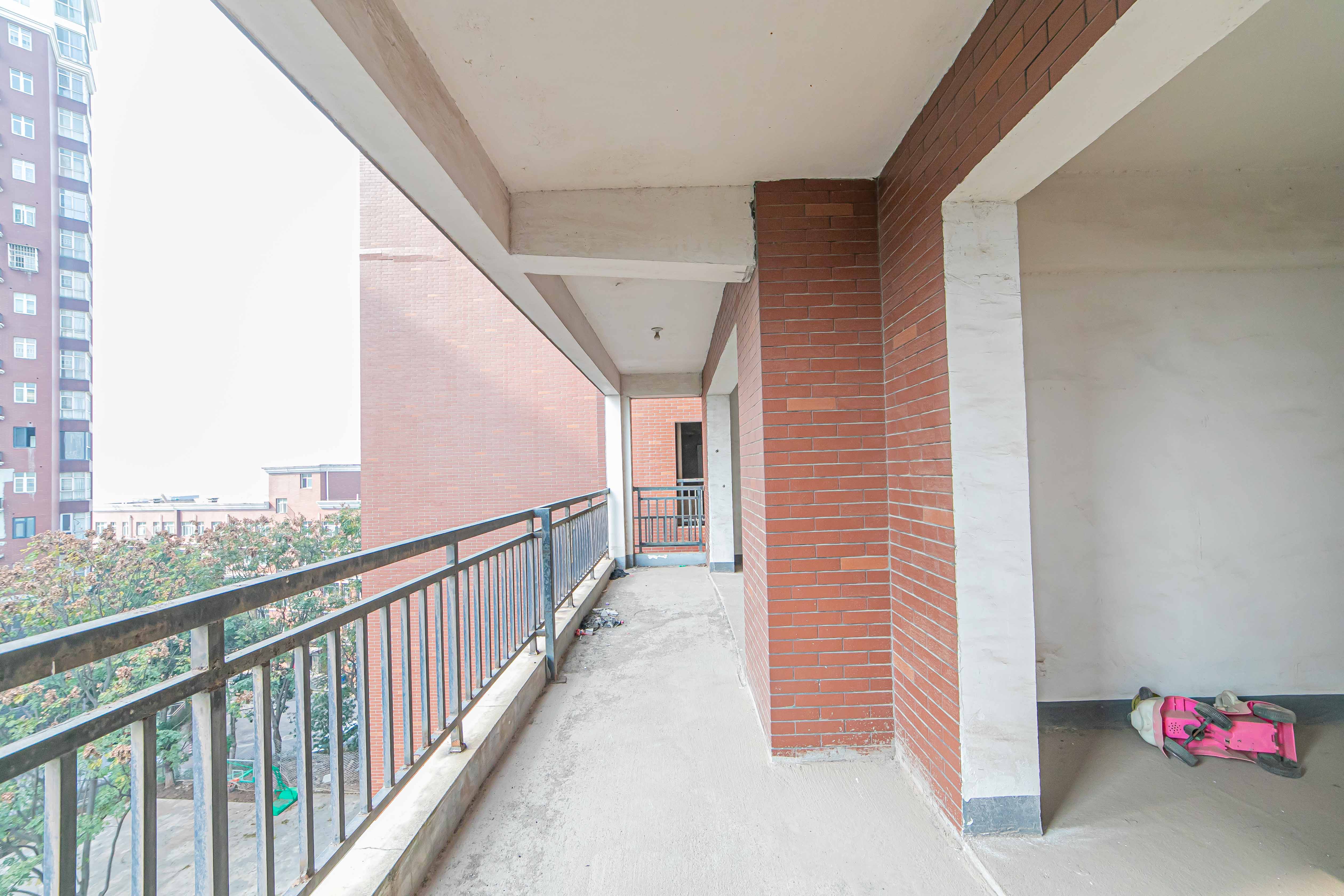 淞雅苑  4室2厅2卫    115.0万 淞雅苑  4室2厅2卫    115.0万阳台