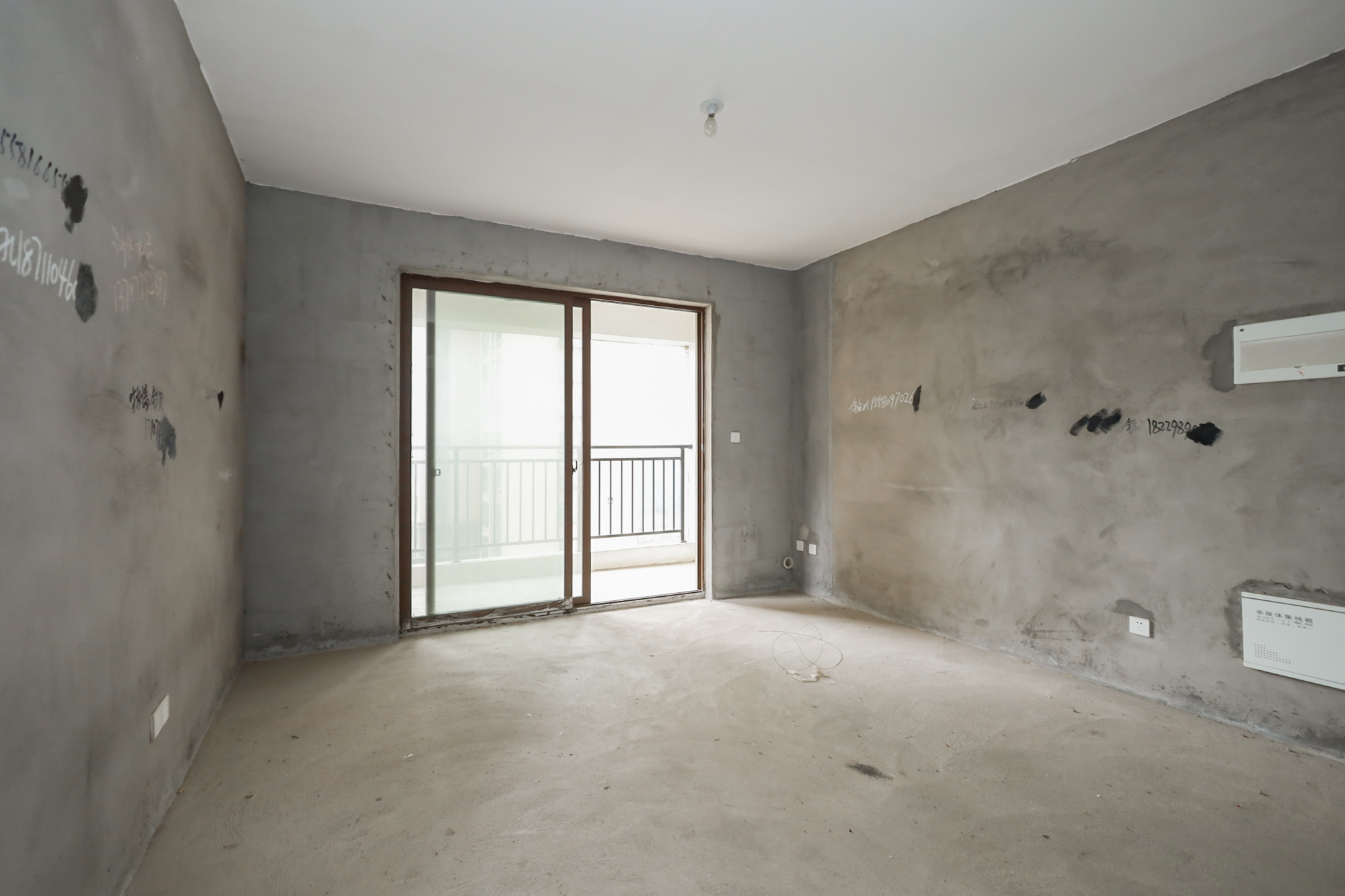 盛景谷山里 4室2厅2卫 160.00万 盛景谷山里 4室2厅2卫 160.00万客厅