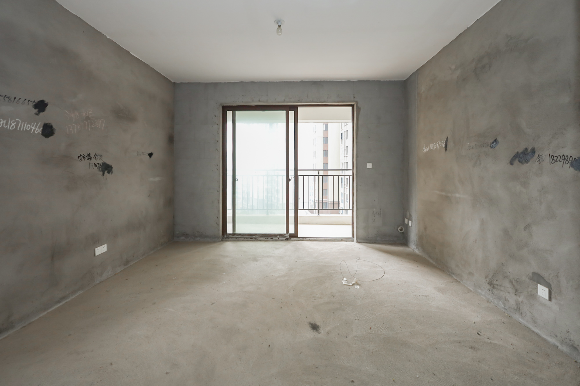 盛景谷山里 4室2厅2卫 160.00万 盛景谷山里 4室2厅2卫 160.00万客厅