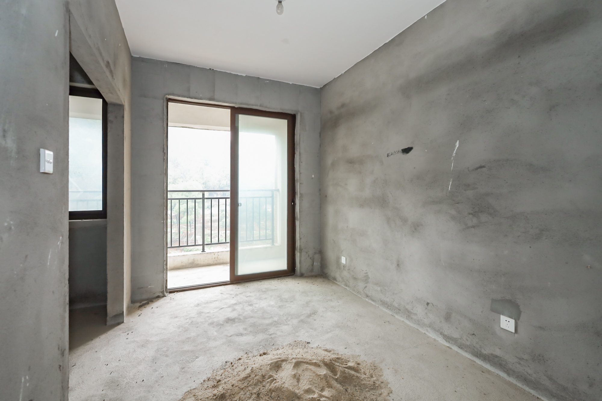 盛景谷山里 4室2厅2卫 160.00万 盛景谷山里 4室2厅2卫 160.00万客厅