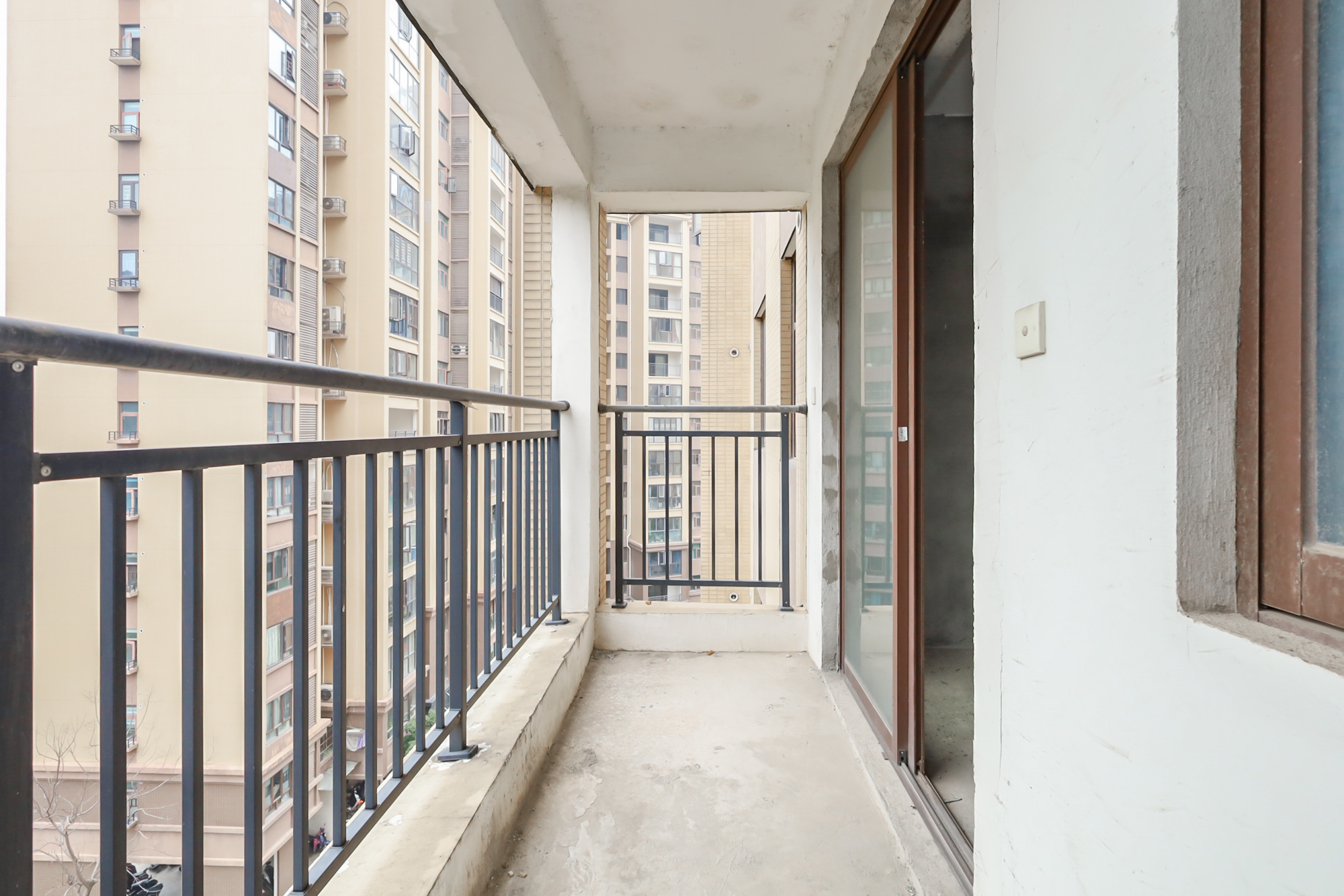 盛景谷山里 4室2厅2卫 160.00万 盛景谷山里 4室2厅2卫 160.00万阳台