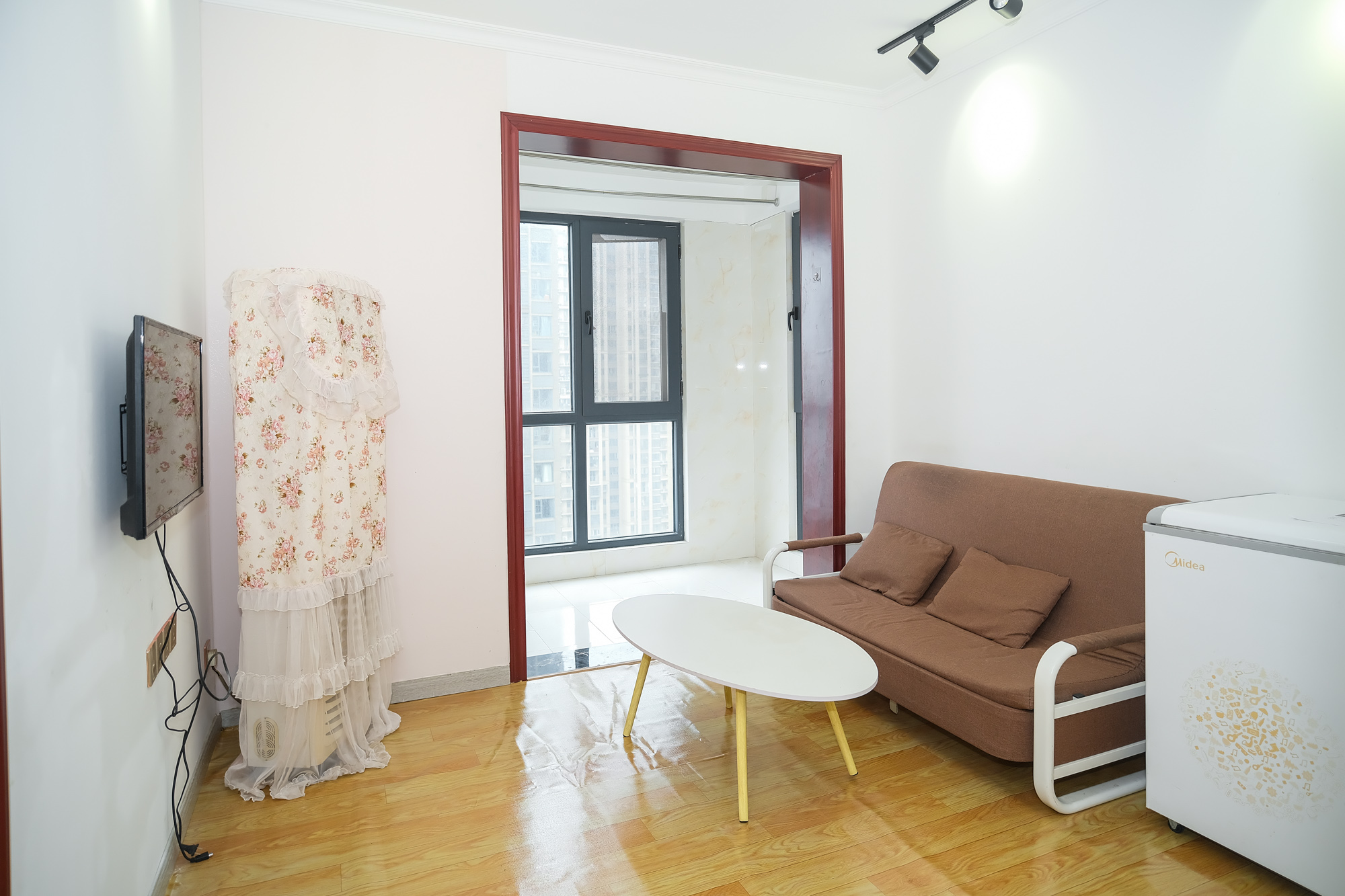 荣盛花语城 3室2厅1卫 68.80万 荣盛花语城 3室2厅1卫 68.80万客厅