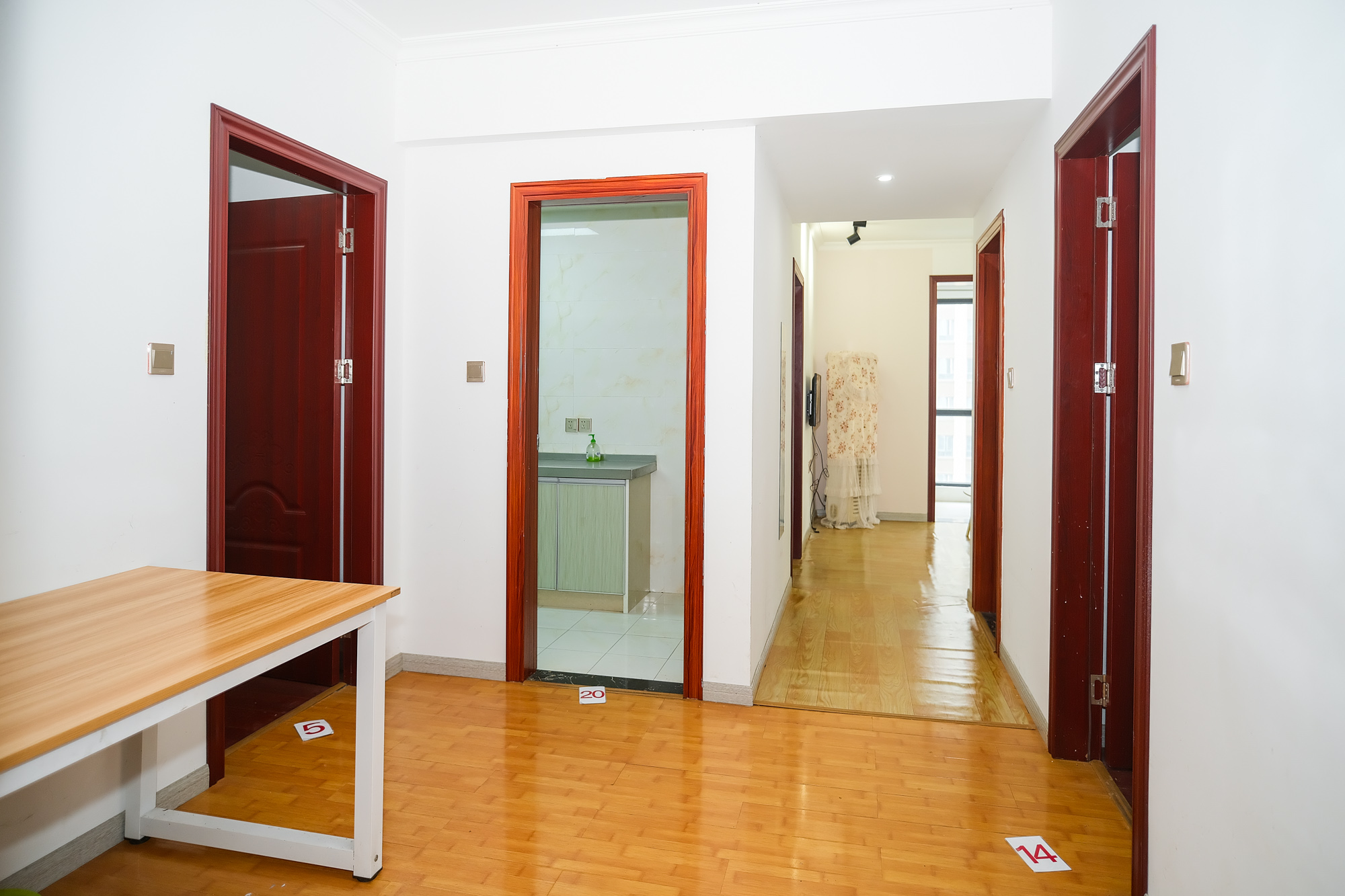 荣盛花语城 3室2厅1卫 68.80万 荣盛花语城 3室2厅1卫 68.80万客厅