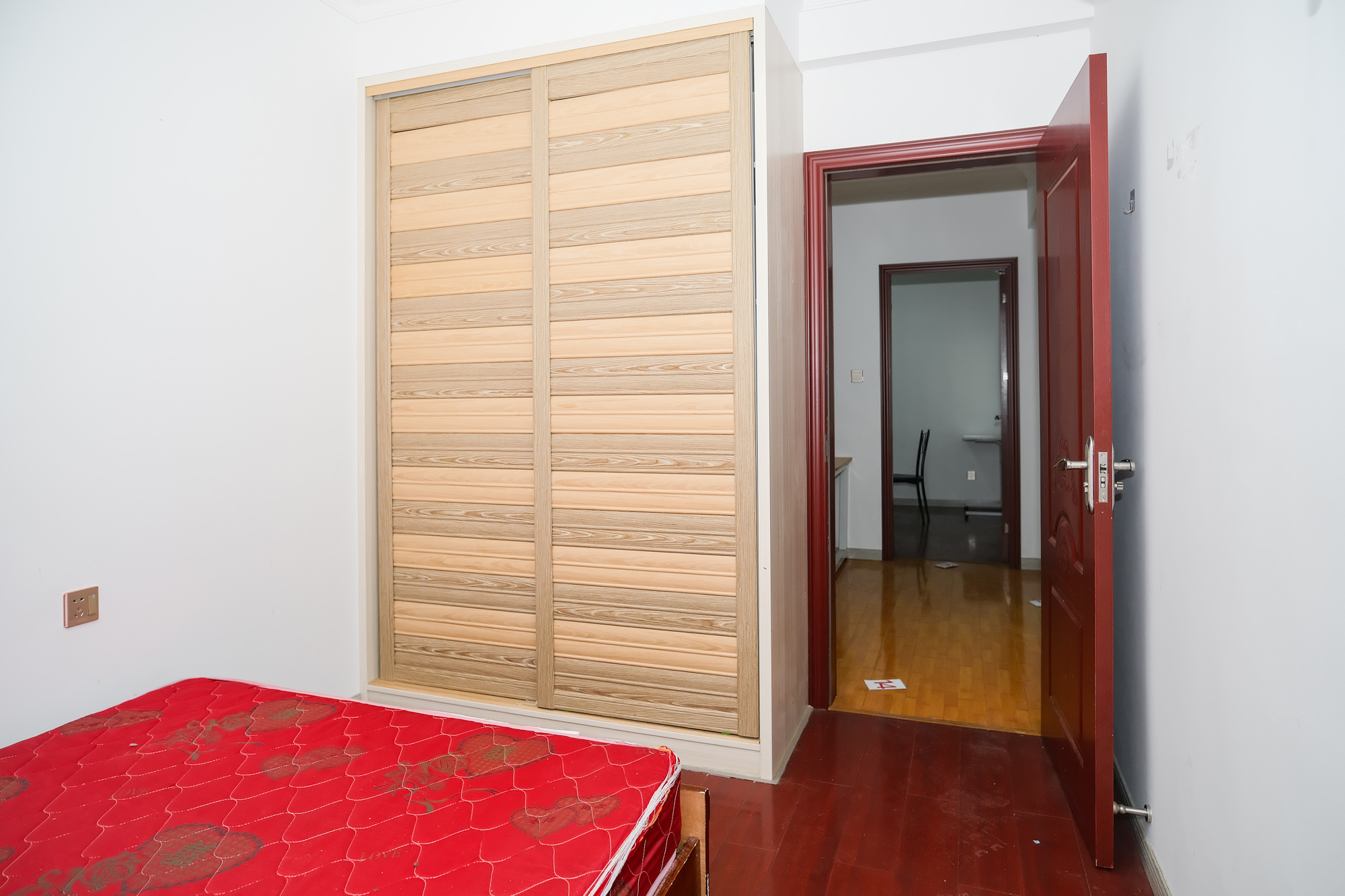 荣盛花语城 3室2厅1卫 68.80万 荣盛花语城 3室2厅1卫 68.80万卧室