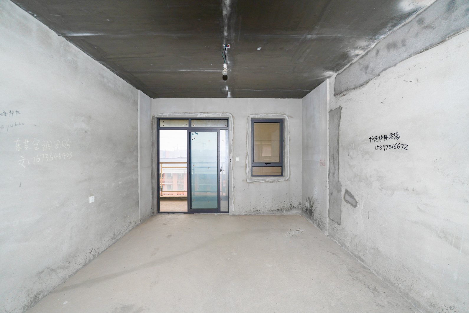 五江书香苑  3室2厅2卫    190.0万客厅