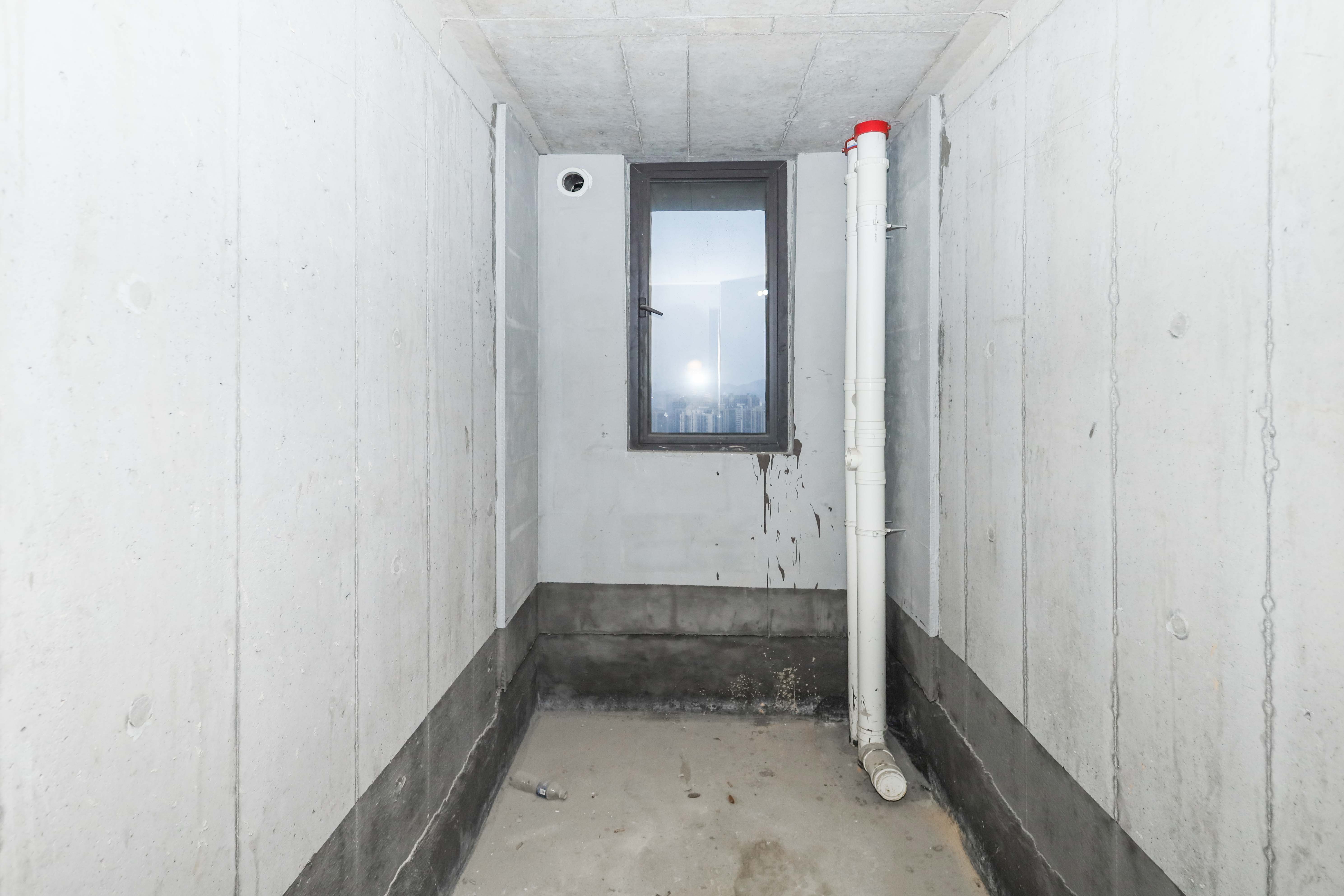 建发央著  5室2厅3卫   315.00万卫生间