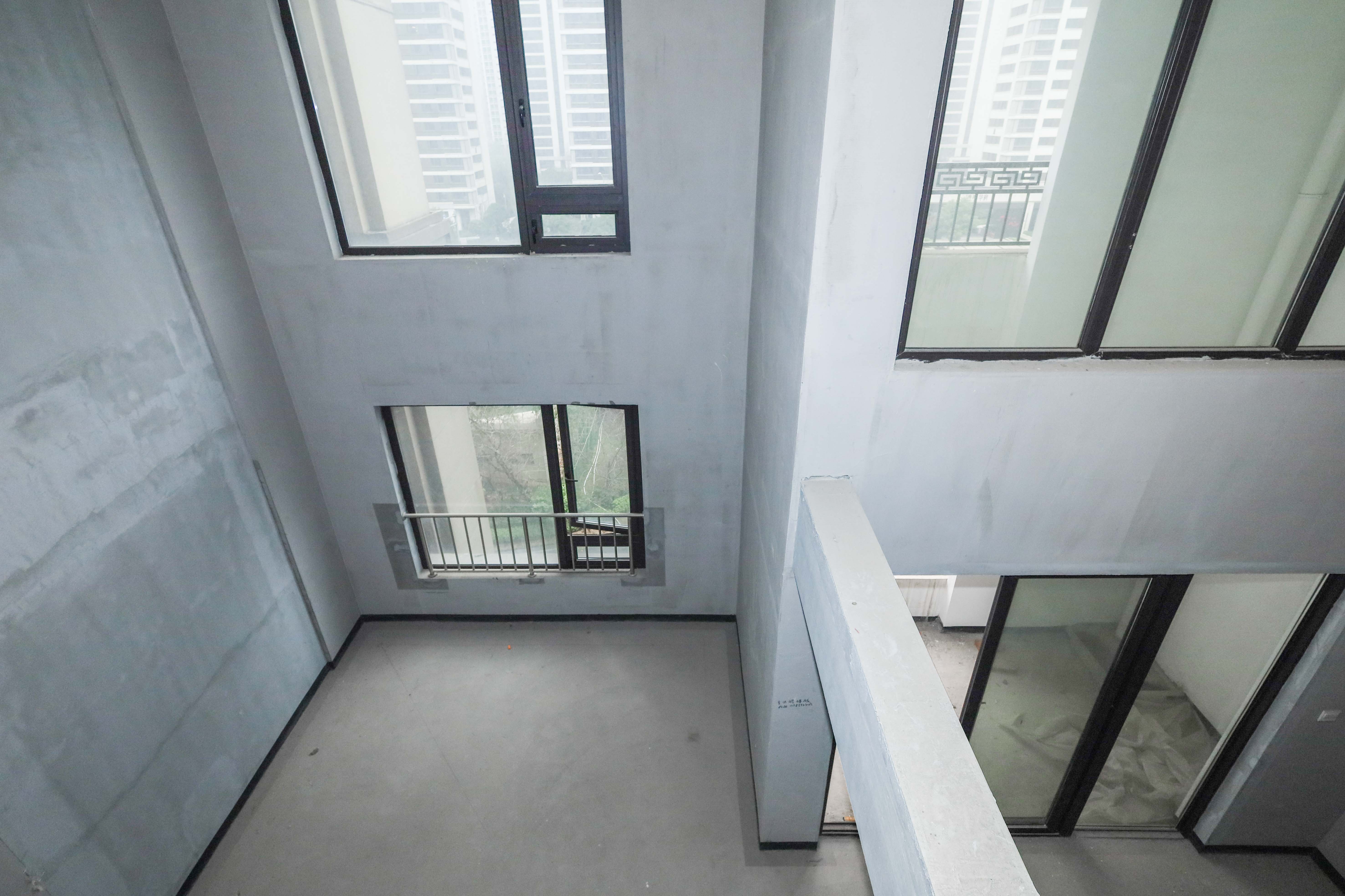 建发央著  4室2厅2卫   300.00万客厅