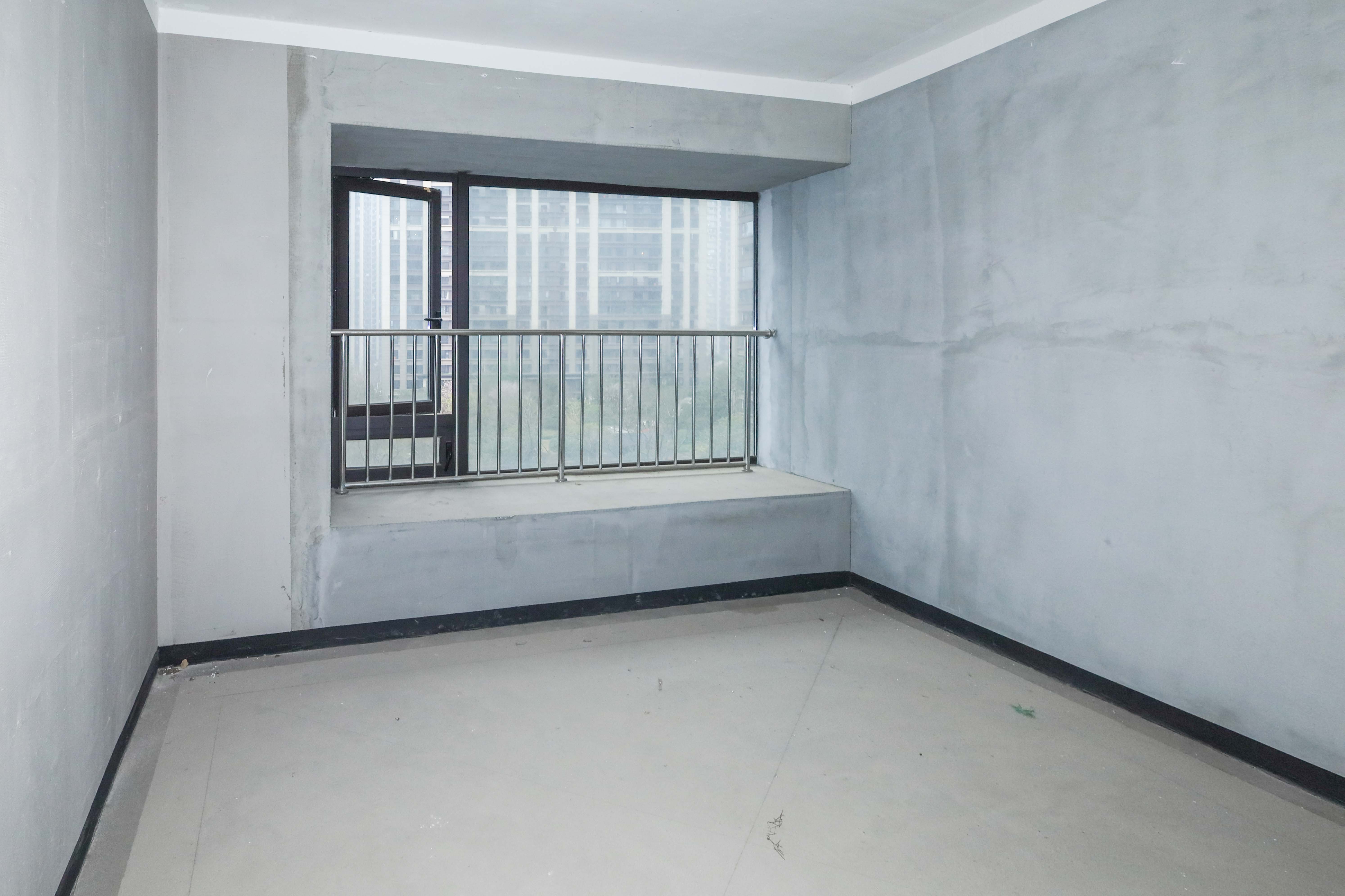 建发央著  4室2厅2卫   300.00万其他