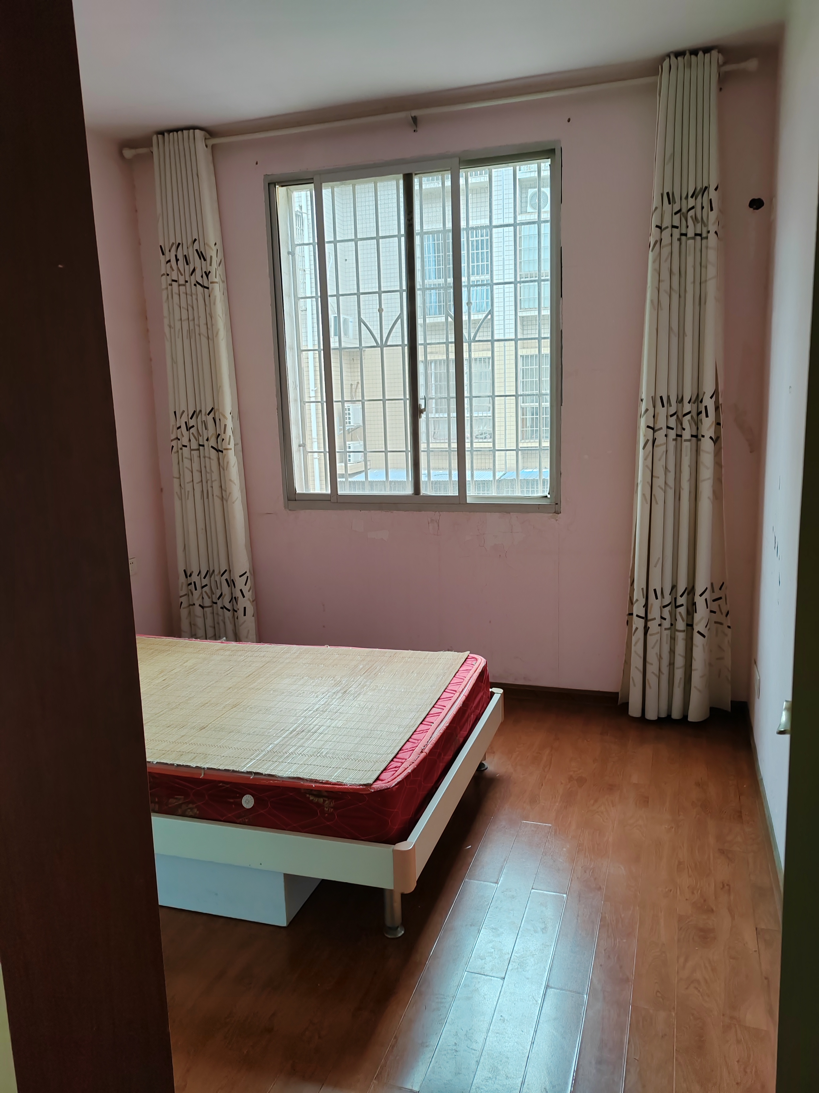 五江建材城 3室2厅2卫 1100.00元/月 五江建材城 3室2厅2卫 1100.00元/月室内图