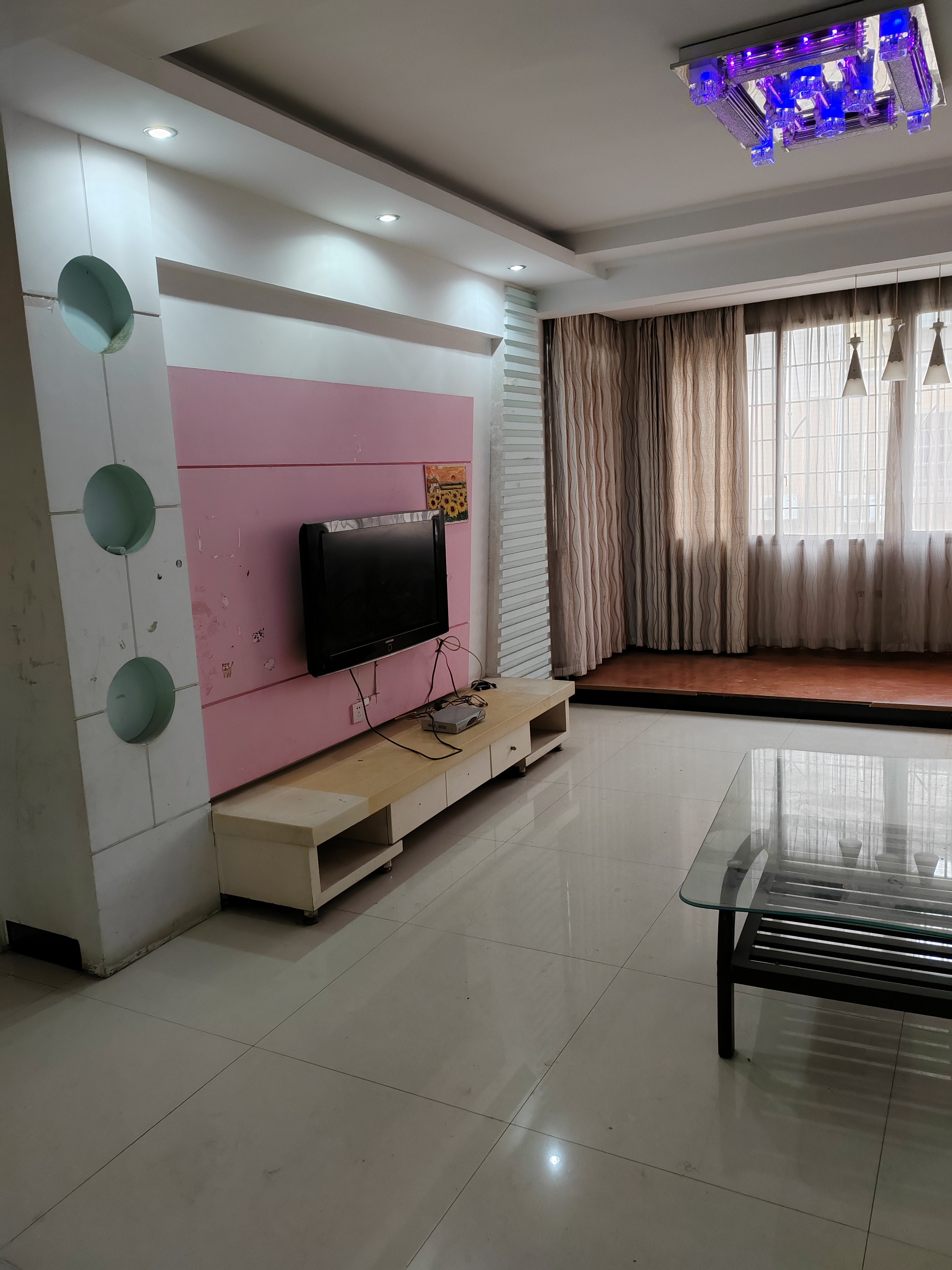 五江建材城 3室2厅2卫 1100.00元/月 五江建材城 3室2厅2卫 1100.00元/月室内图