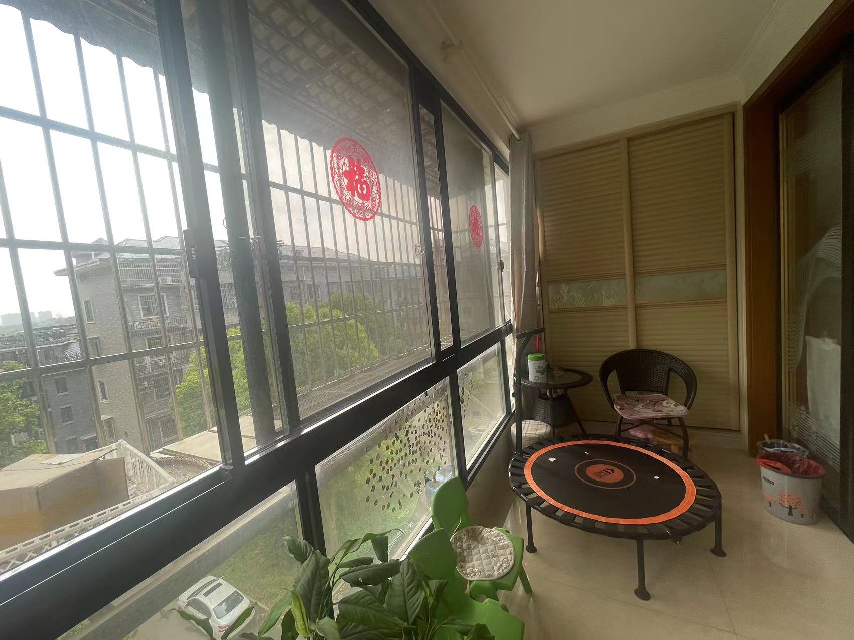 银泰小区  4室2厅2卫   122.00万室内图