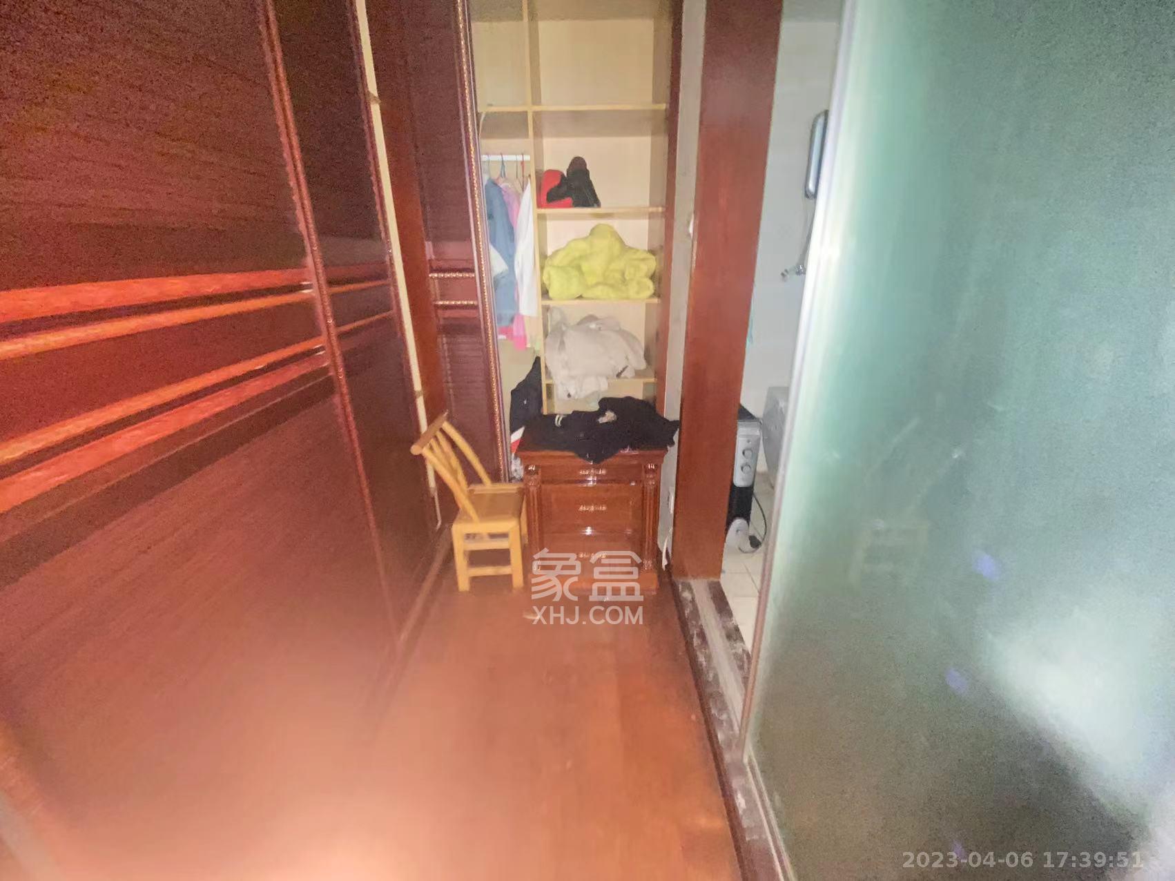 中城丽景香山园  4室2厅2卫   5000.00元/月室内图